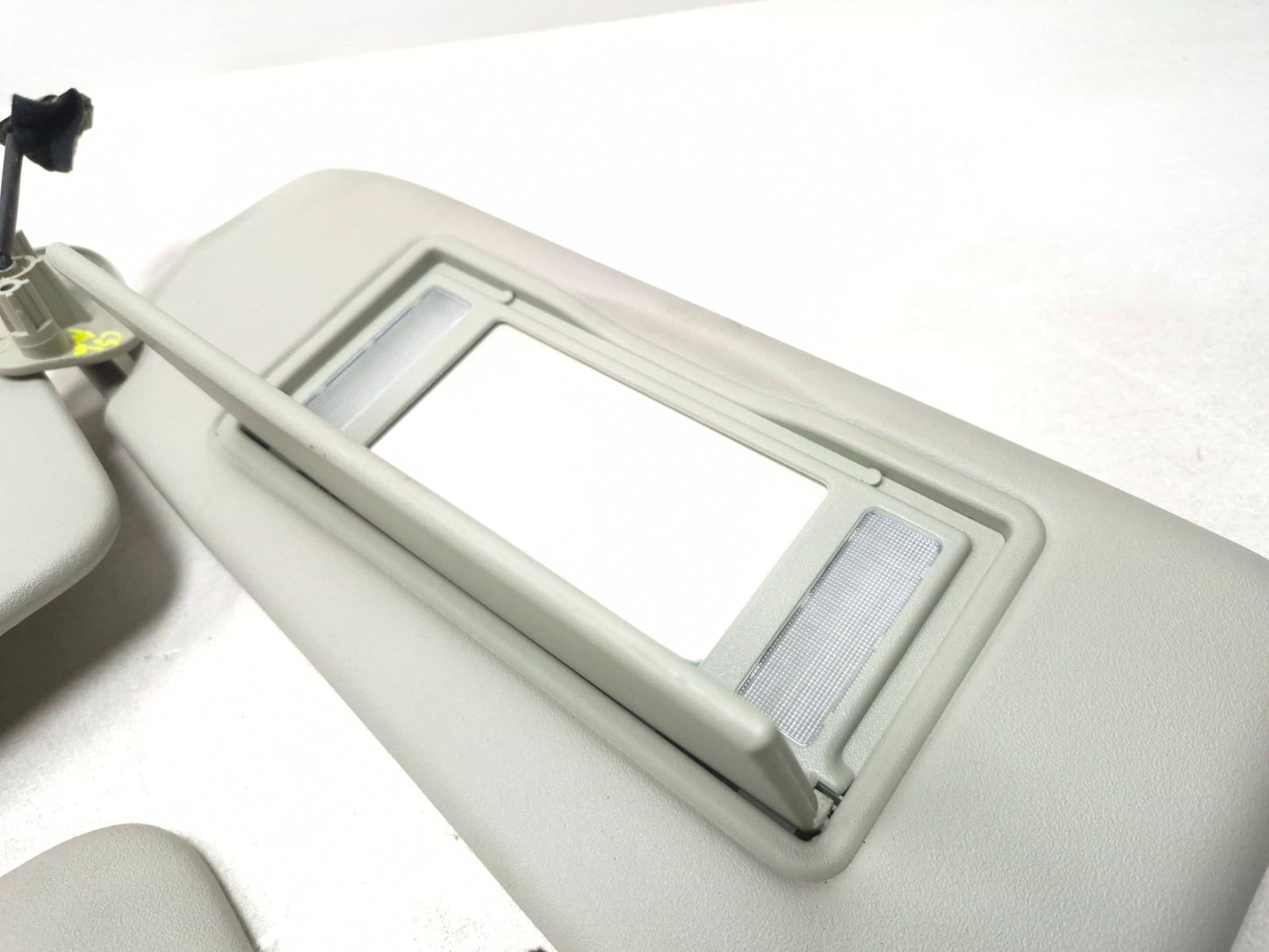 2007 Saab 9-5 Aero Sun Visor W/ Mirror & Light 2pcs OEM