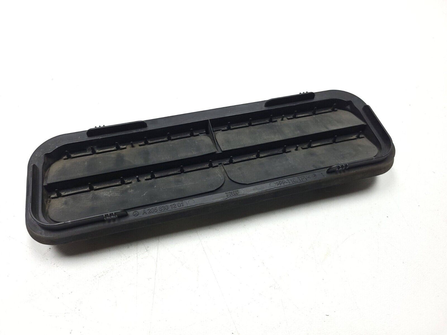 15-20 Mercedes C300 W205 Rear Quarter Pressure Flap Vent Grille Pair OEM
