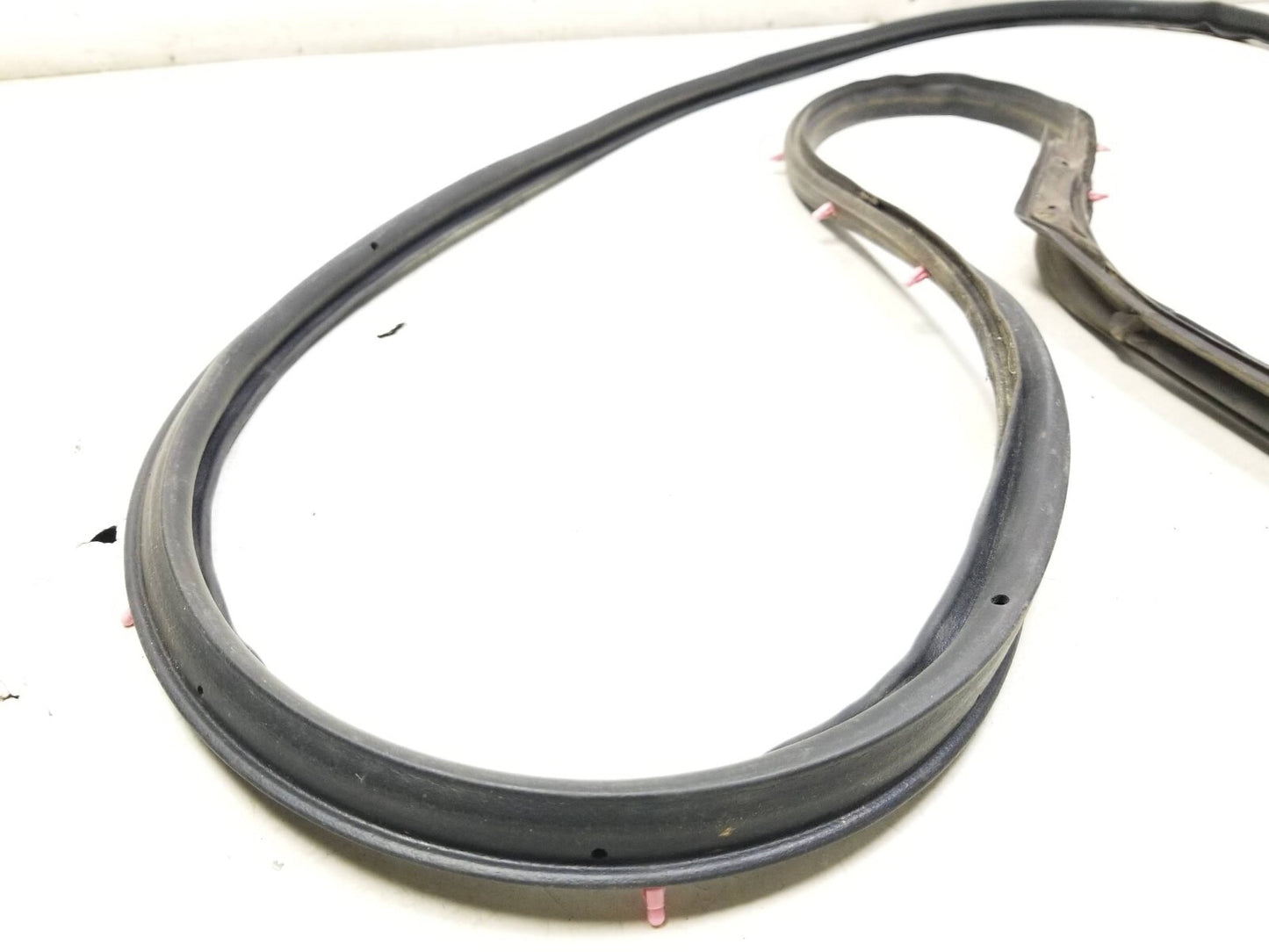 2008 - 2015 Nissan Rogue Front Door Weatherstrip Seal Passenger Side Rh 2pcs OEM