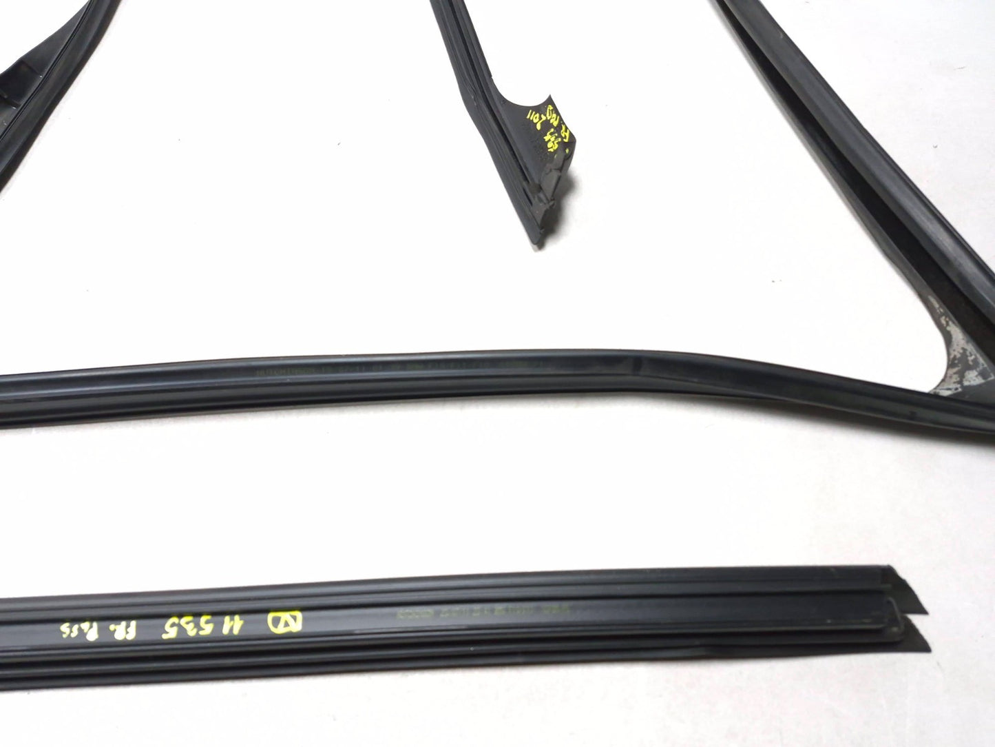 2011 BMW 535i F10 Front Door Window Belt Weatherstrip Seal Passenger Side Rh OEM