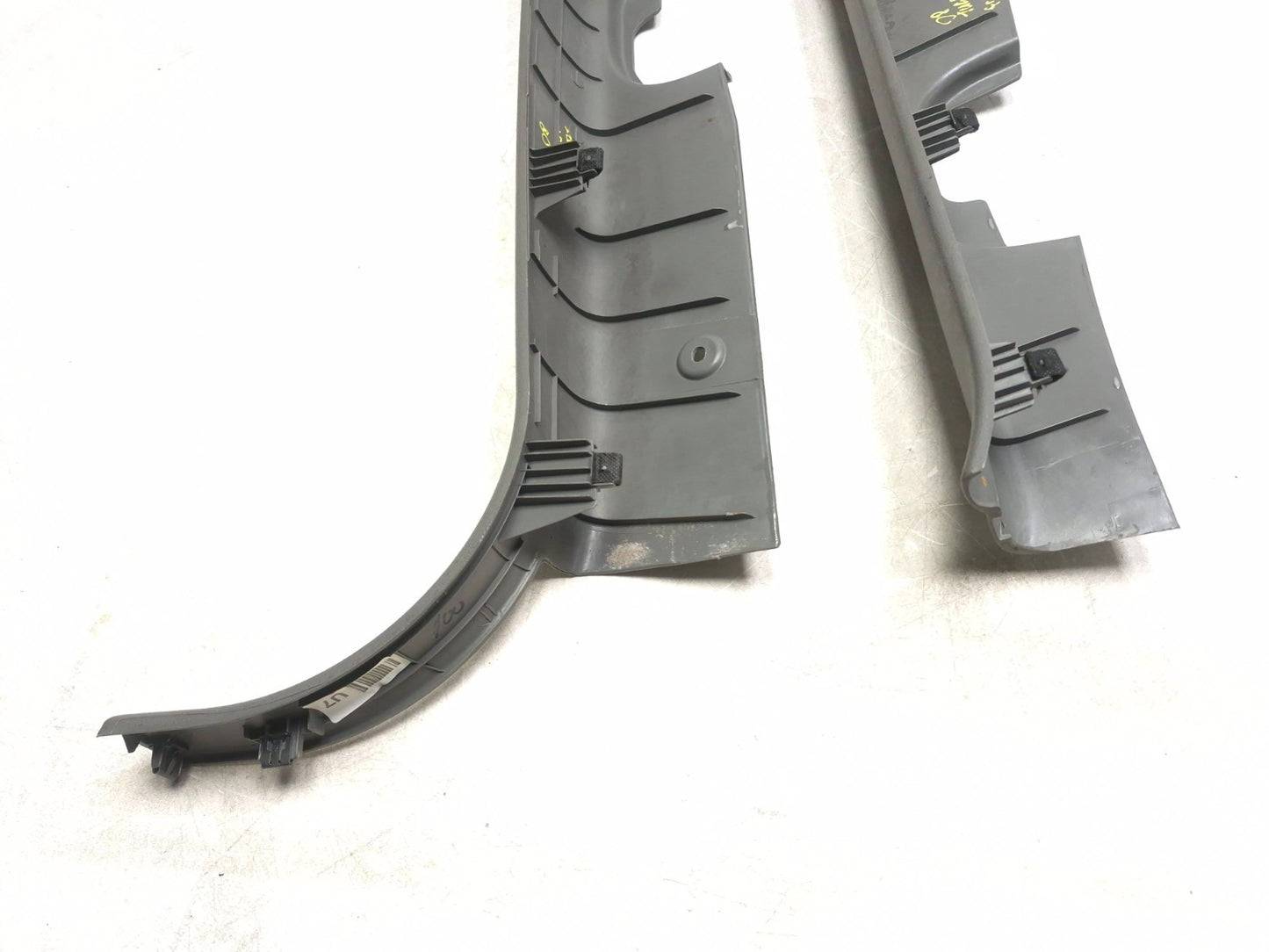 2008 Hyundai Tucson Left & Right Front Door Sill Scuff Plate Pair OEM