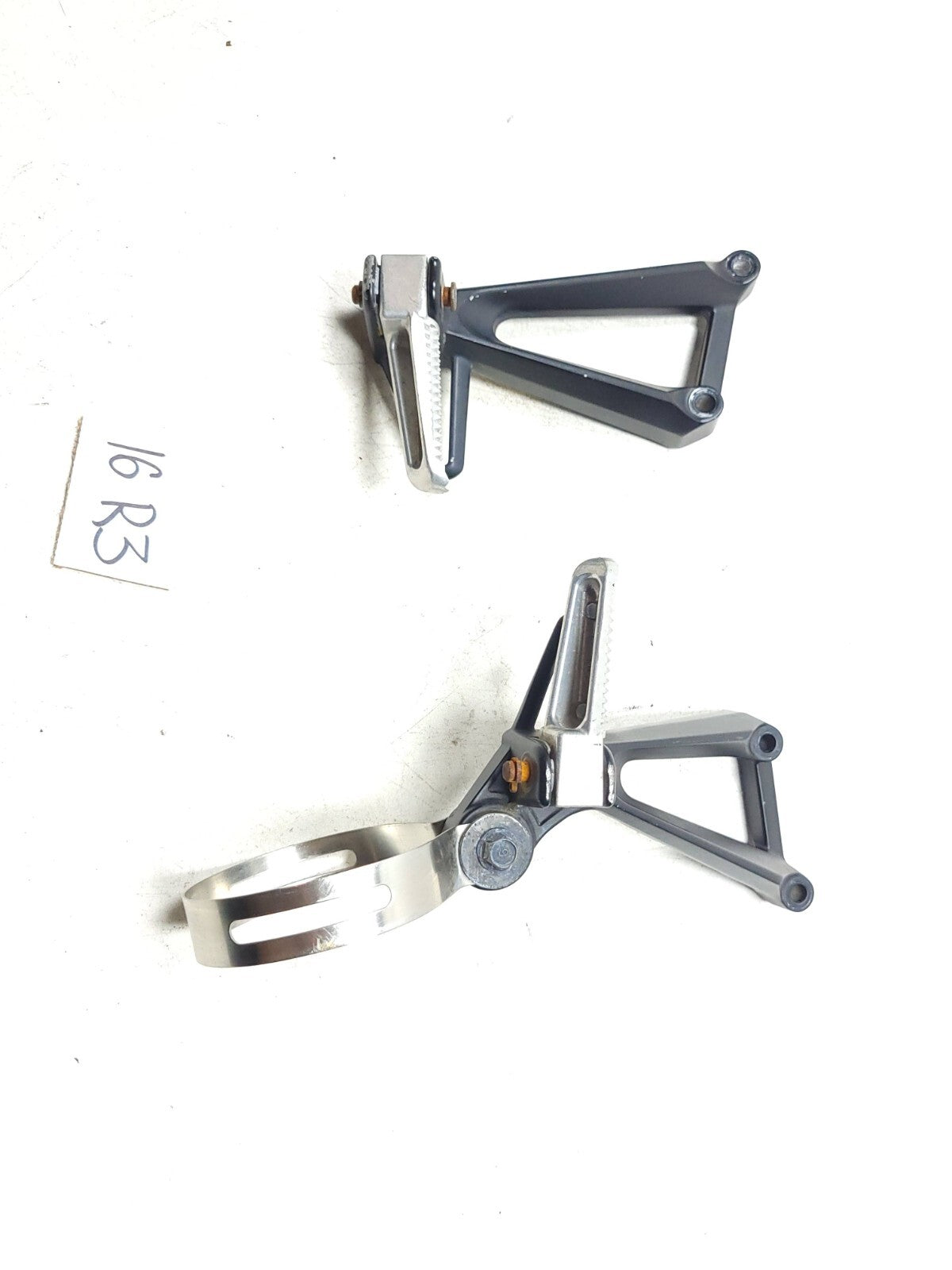 2015 - 2018 Yamaha Yzf-r3 Yzfr3 Rear Foot Peg W/ Bracket Left & Right OEM