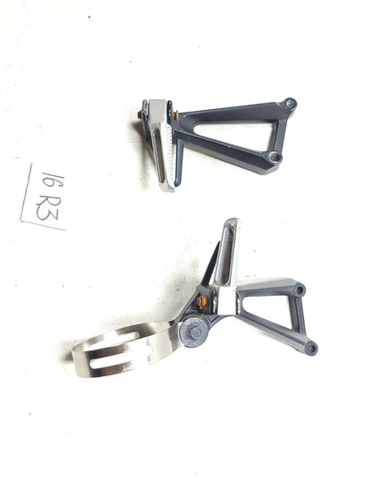 2015 - 2018 Yamaha Yzf-r3 Yzfr3 Rear Foot Peg W/ Bracket Left & Right OEM