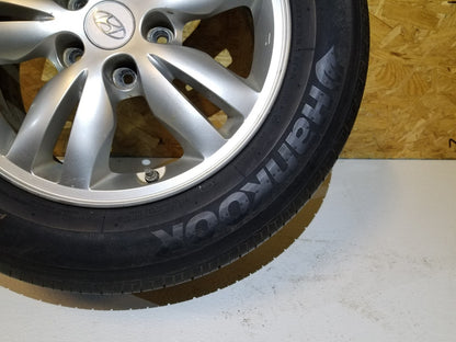 2008 Hyundai Tucson  Alloy Wheel Rim & Tire 215/60r16 OEM