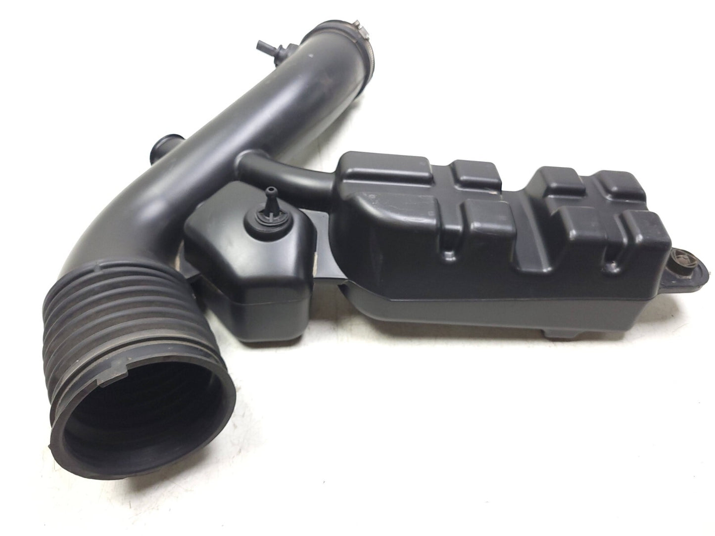 2016 Dodge Durango Engine Air Intake Hose Pipe 3.6l OEM