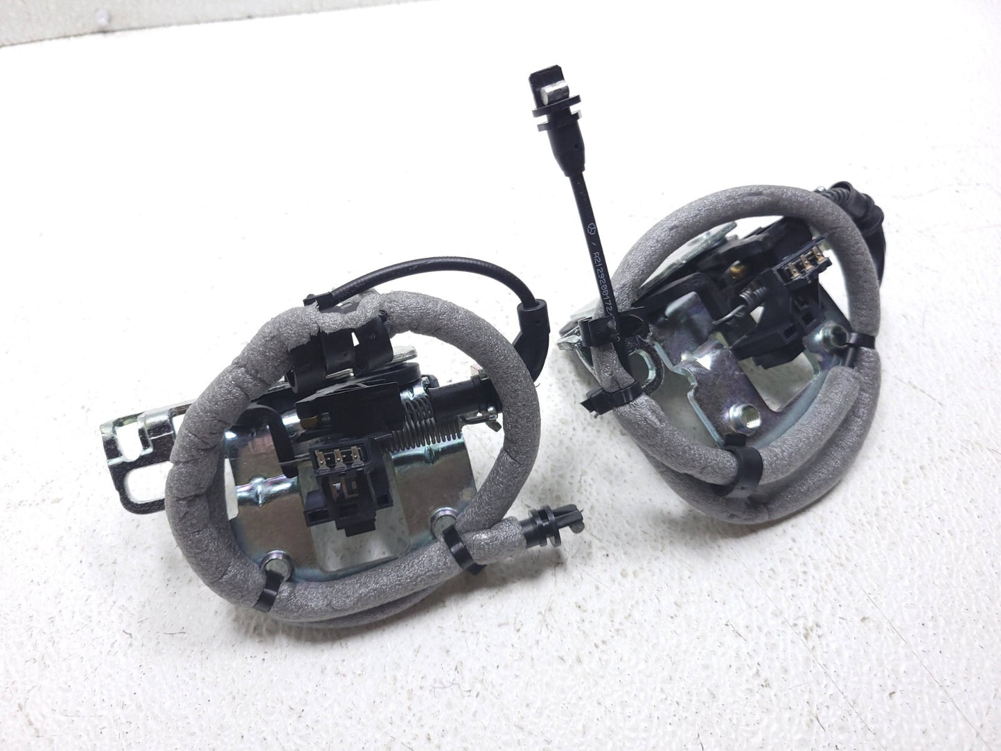 2014 Mercedes E350 Rear Folding Seat Lock Latch Actuator 2pcs OEM