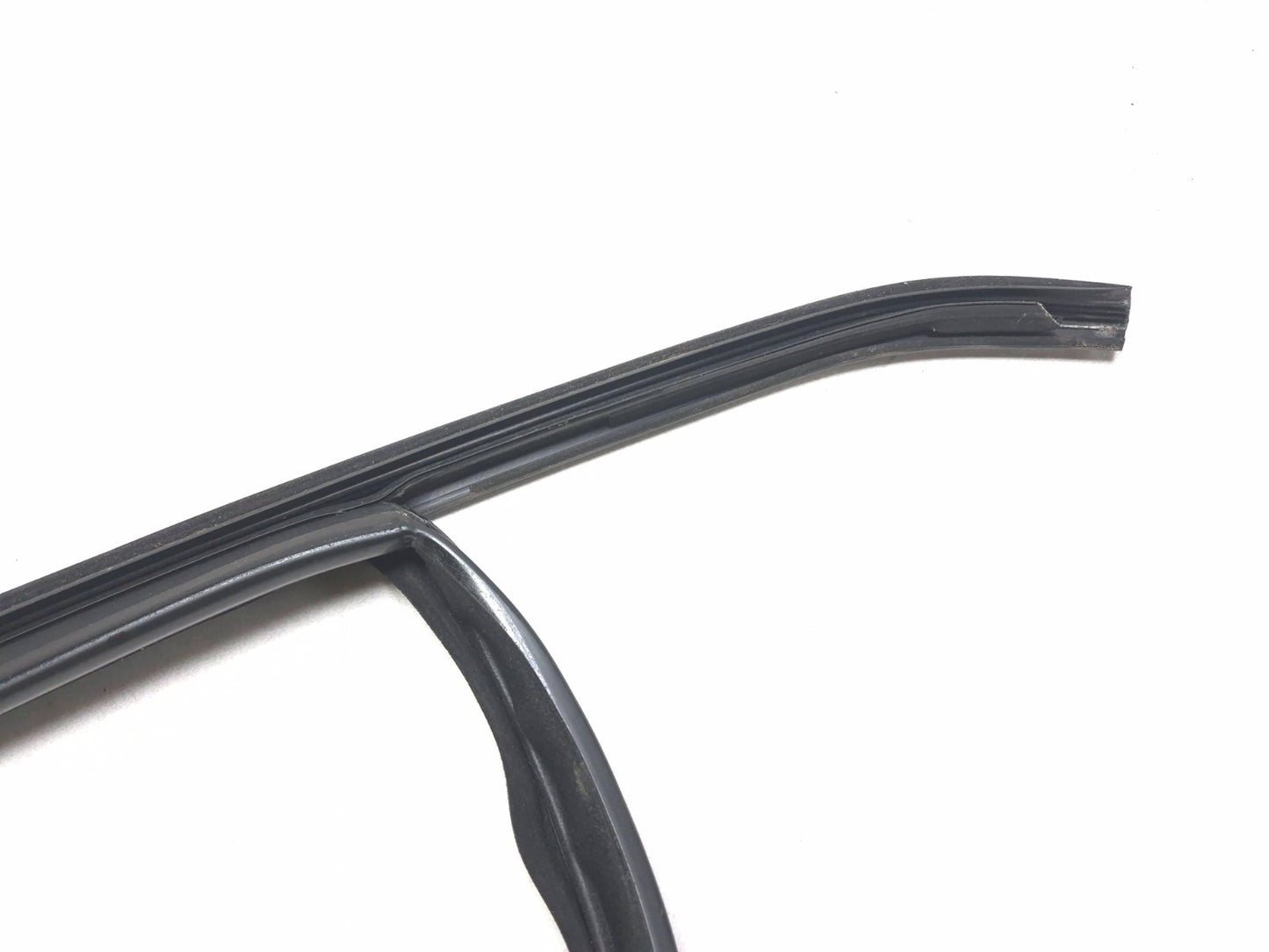 2011 Volkswagen Tiguan Front Door Weatherstrip Seal Driver Side Left 3pcs OEM