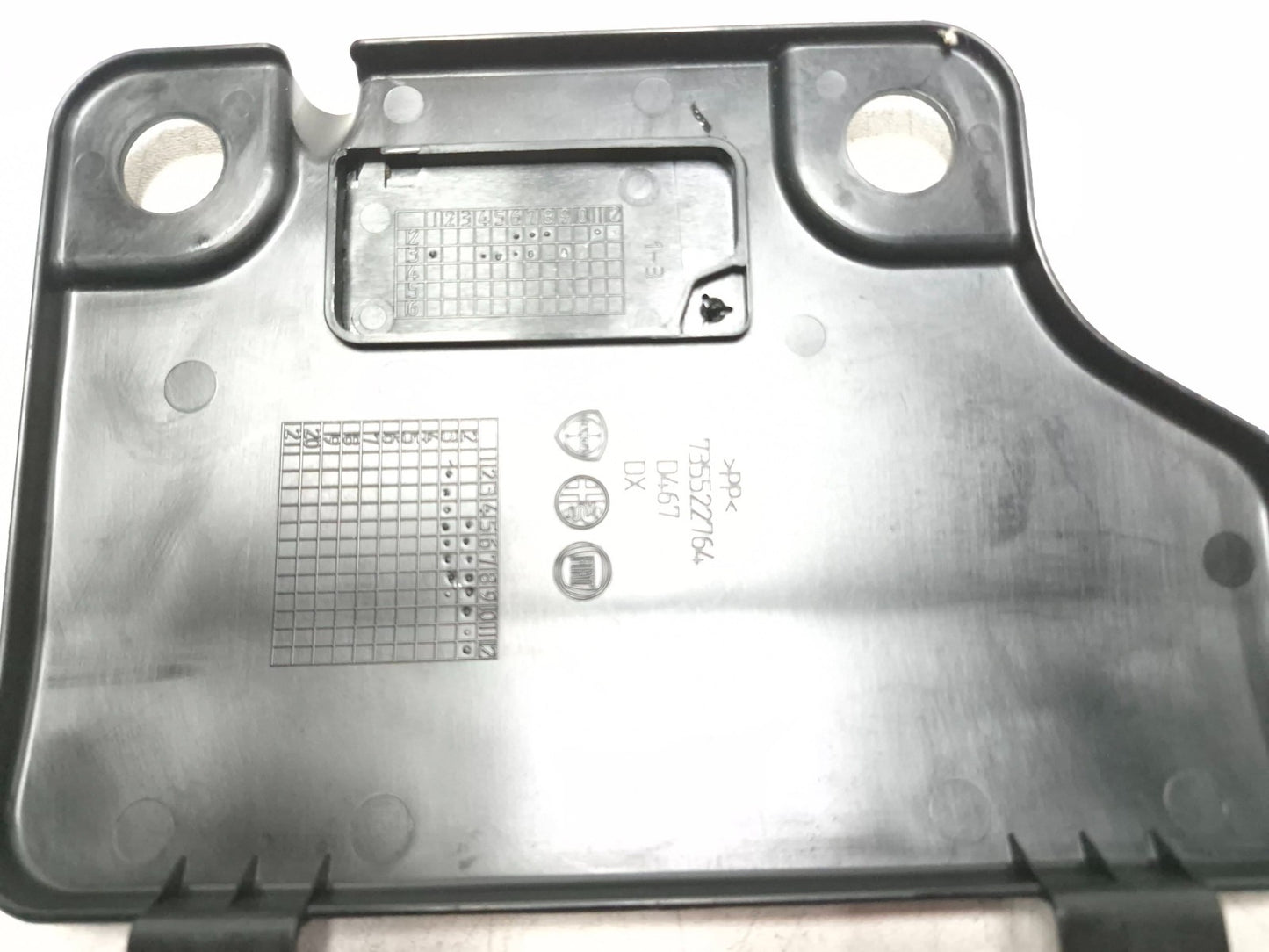 2014 Fiat 500l Under Seat Connector Cover Front Passenger Side Right OEM