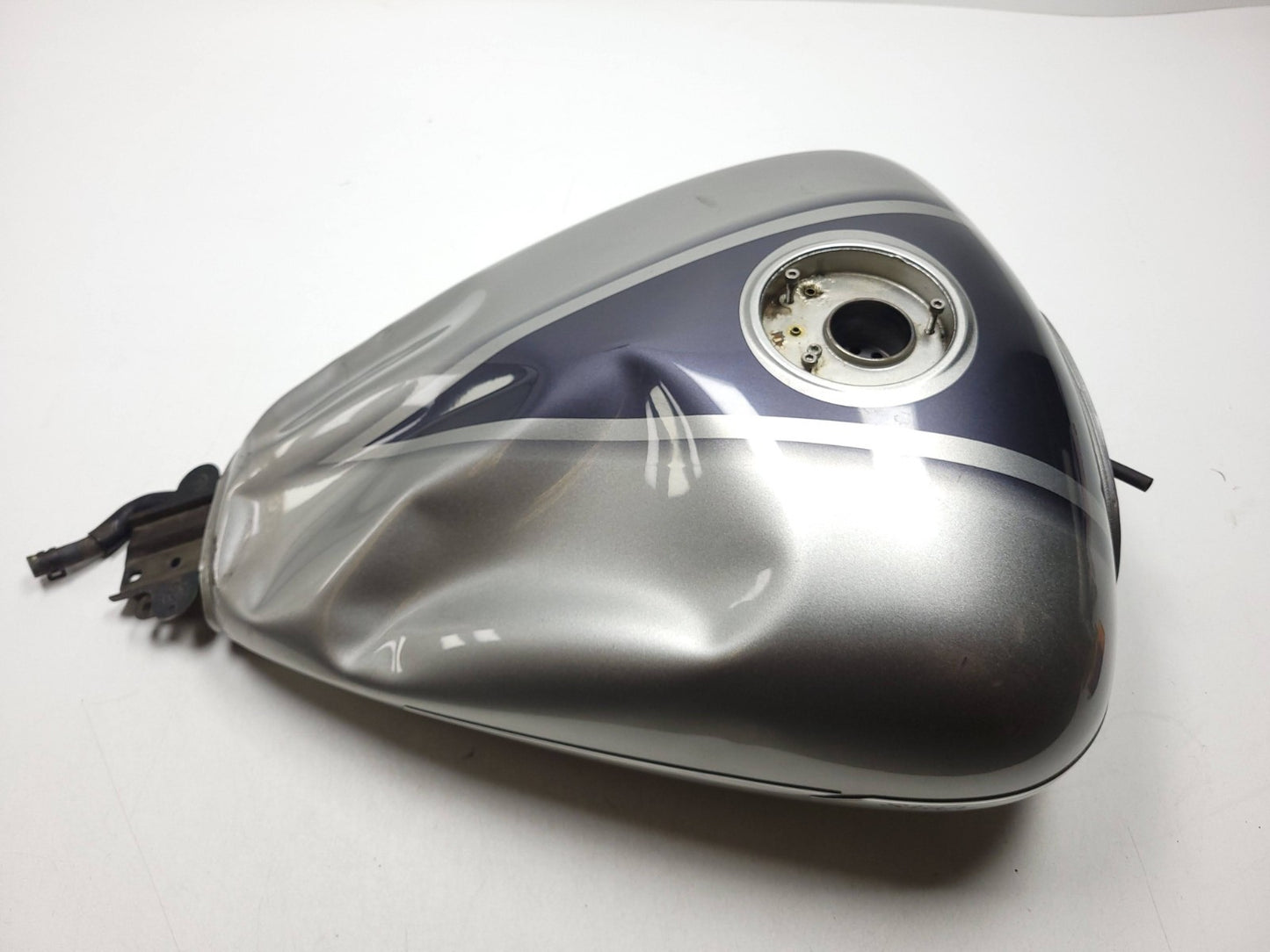 2007 Yamaha Xvs 1300 V-star Fuel Tank Has Damage OEM