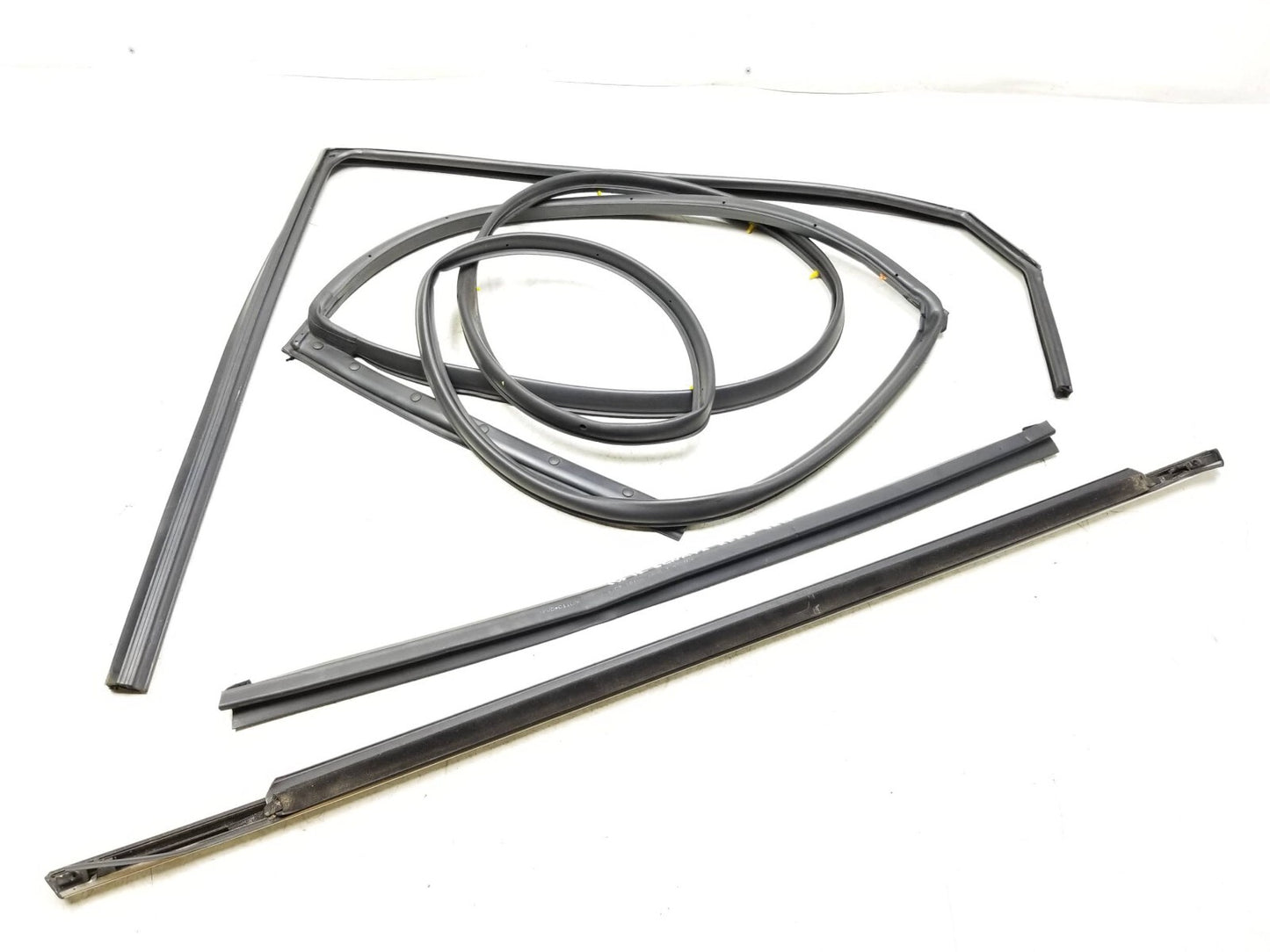 11-14 Hyundai Sonata Door Weatherstrip Seal & Belt Rear Passenger Side Right OEM