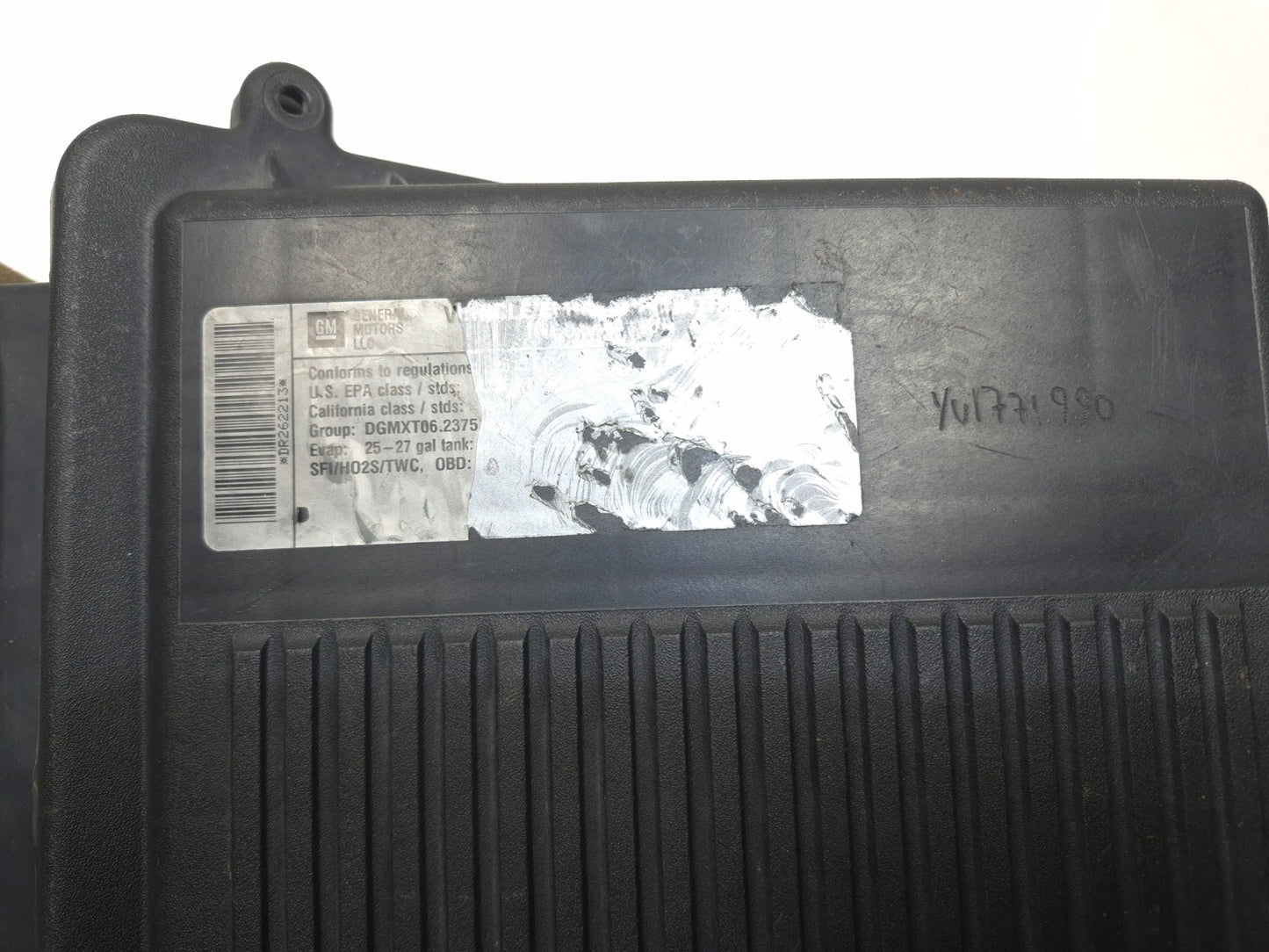 2013 Cadillac Escalade Air Box Cleaner Filter Housing OEM