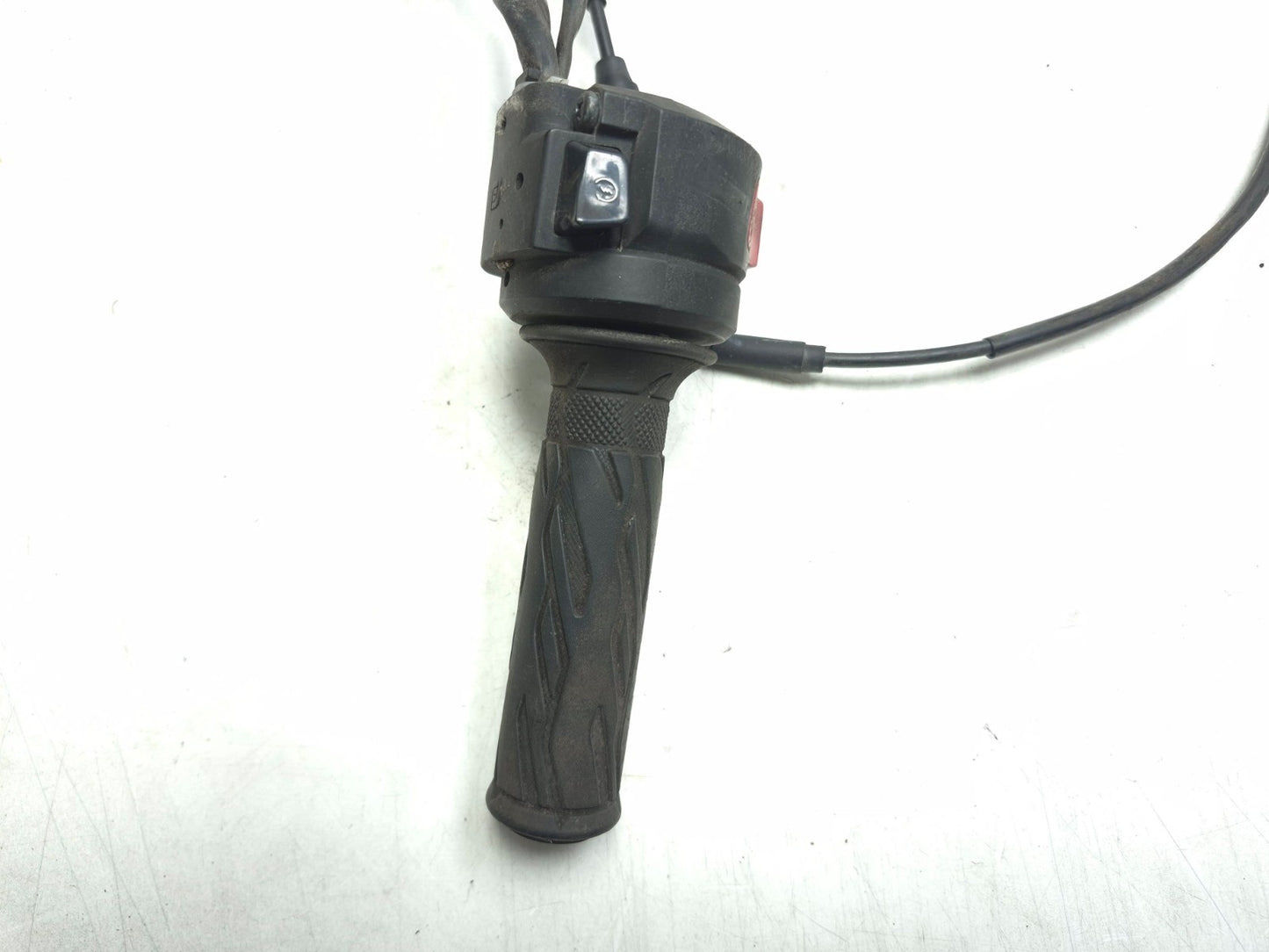 2015 Suzuki Gw250 Inazuma 250 Right Handlebar Switch W/ Throttle Cable Grip OEM