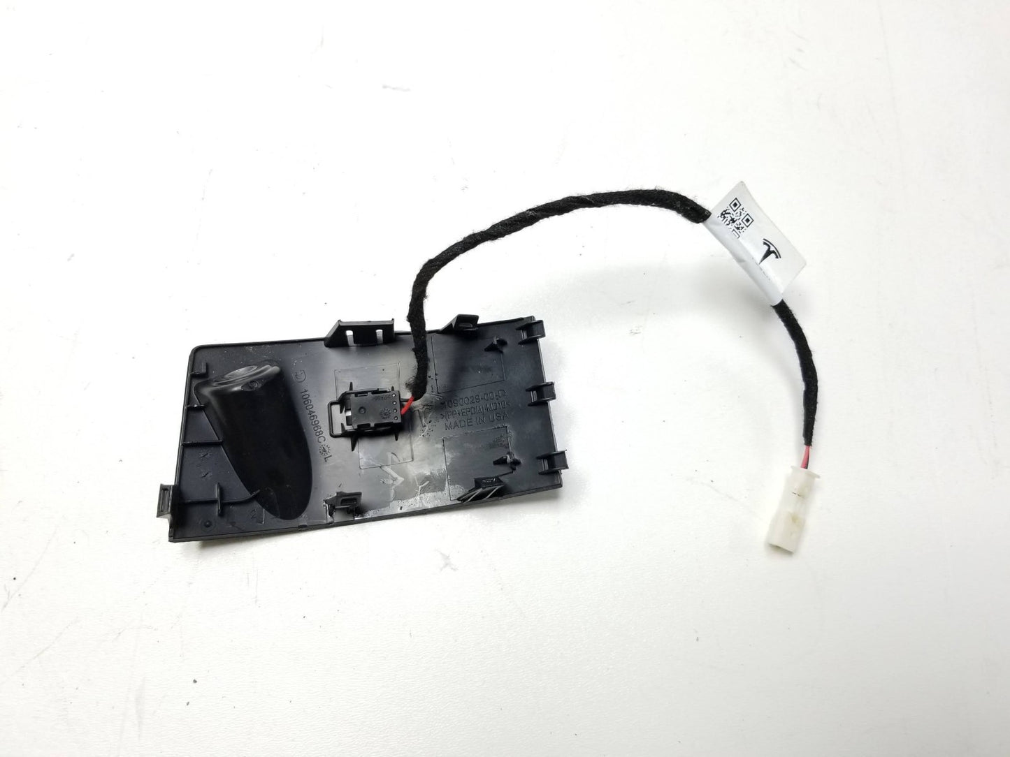 2021 Tesla Model 3 Driver Side Rear Left Trim Cover 1090029-00-d OEM