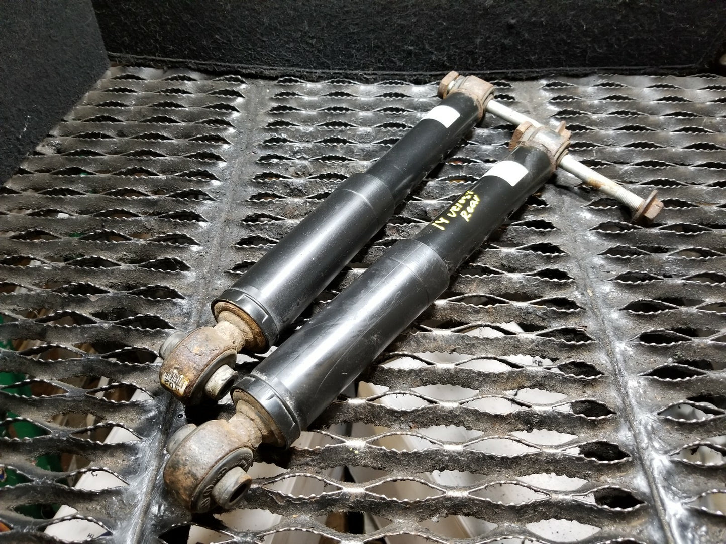2014 Hyundai Veloster Rear Shock Strut Absorber Pair OEM