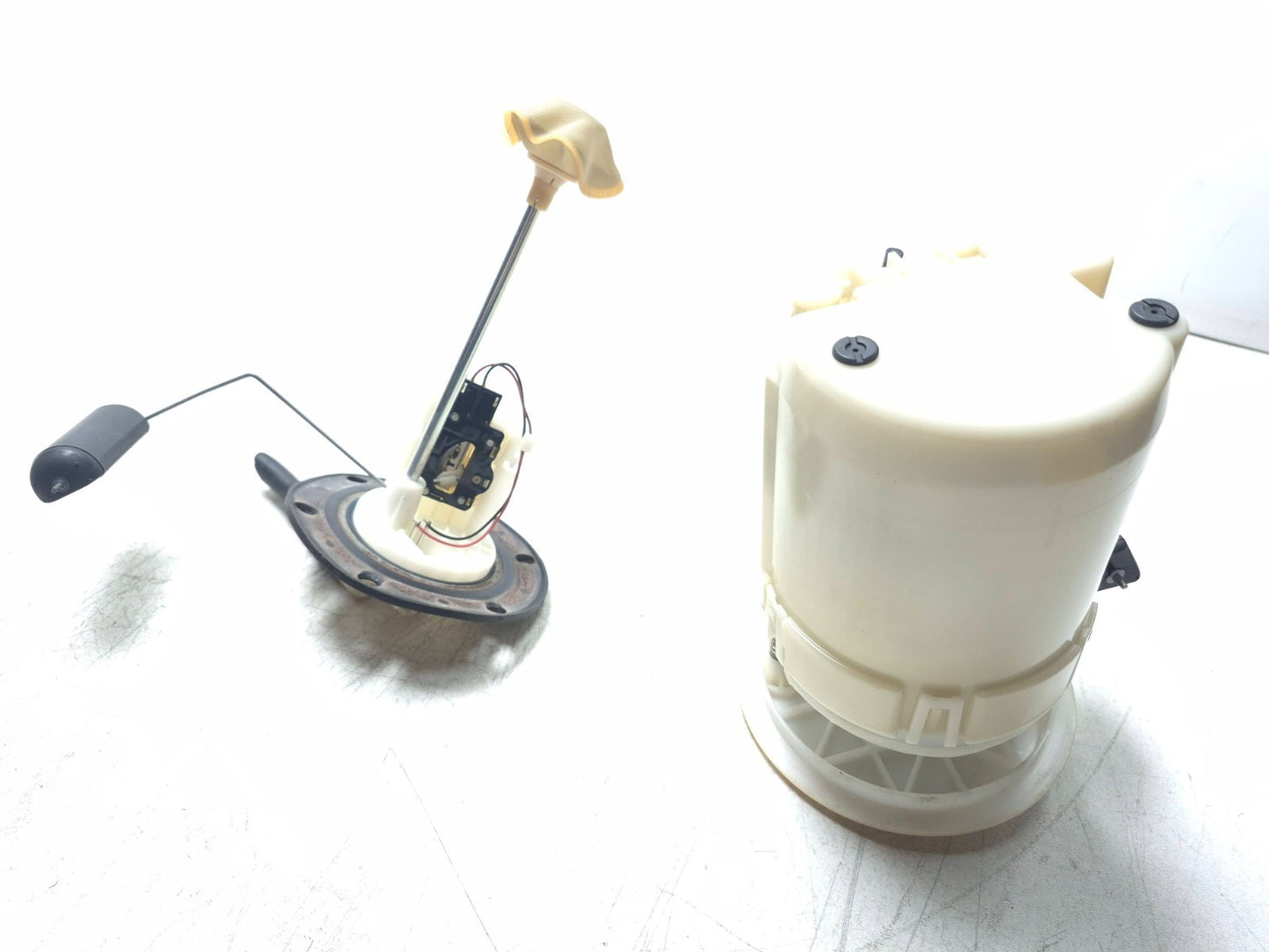 2010 Subaru Impreza Fuel Pump Assembly OEM