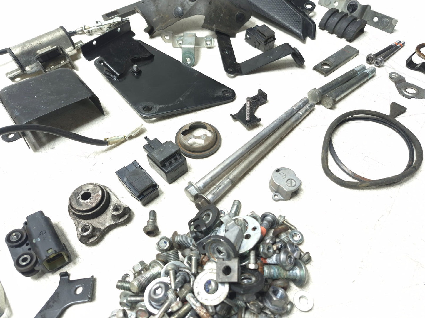 2009 Yamaha Fz6r Misc Bolt & Hardware Bracket OEM