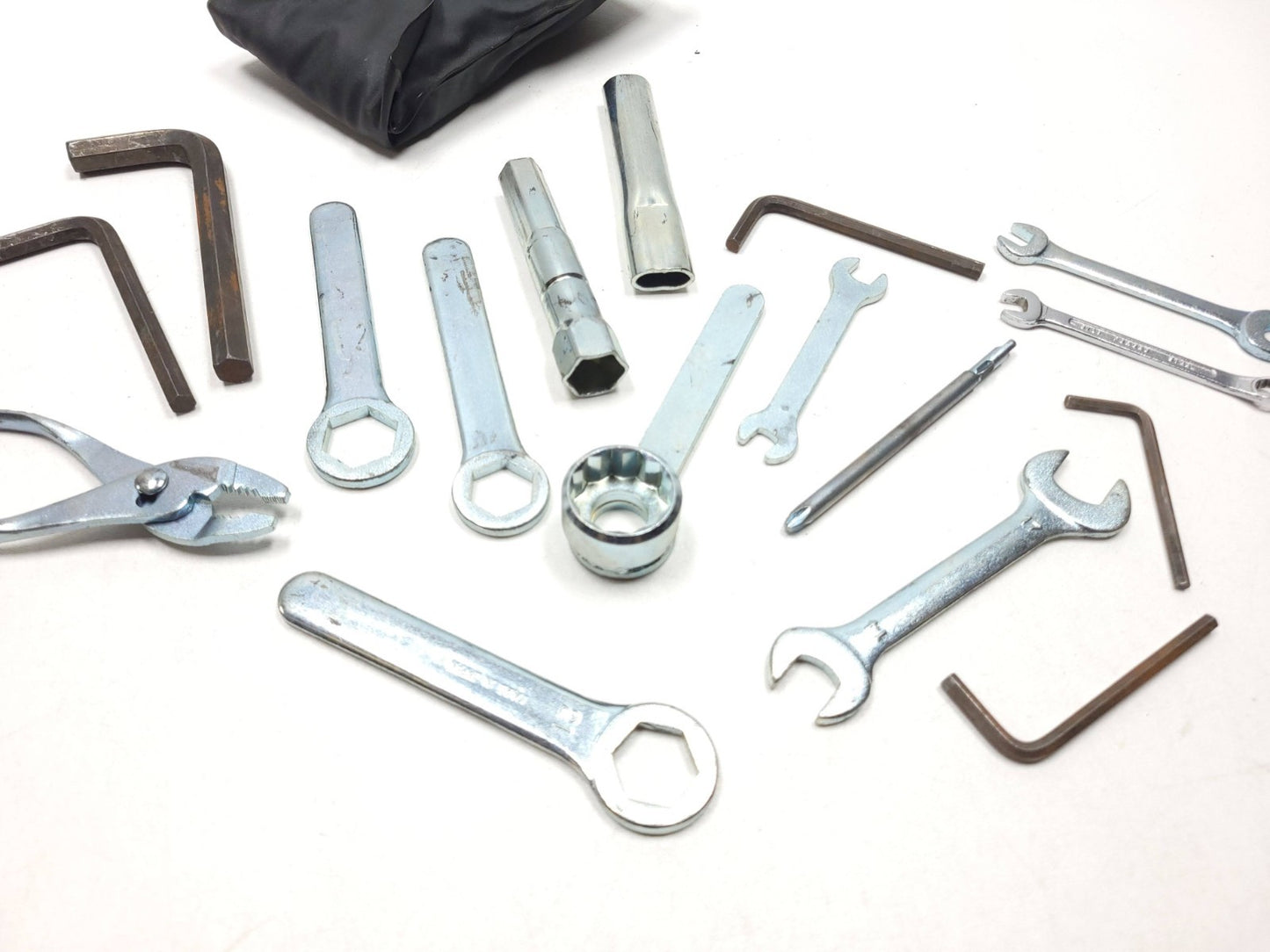 2007 Yamaha Xvs 1300 V-star Tool Set OEM