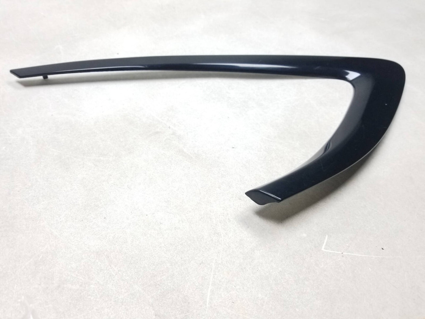 2015 Chrysler 200 Rear Quarter Glass Trim Molding Passenger Side Right OEM