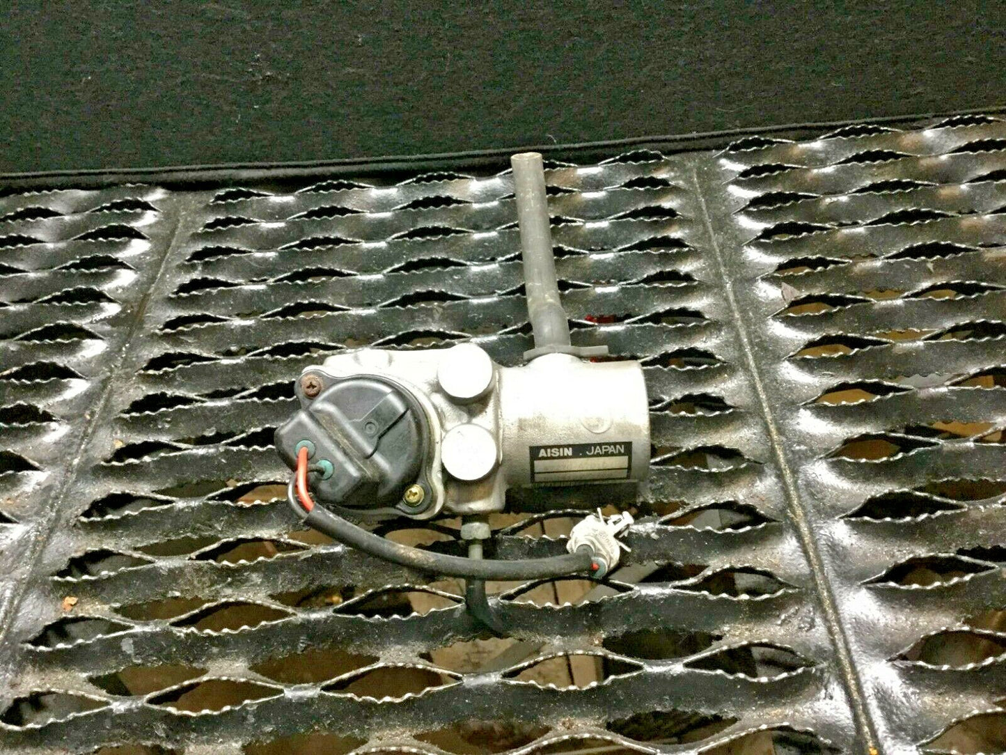 04 05 06 07 08 09 Toyota Prius Brake Master Cylinder Simulator Solenoid OEM