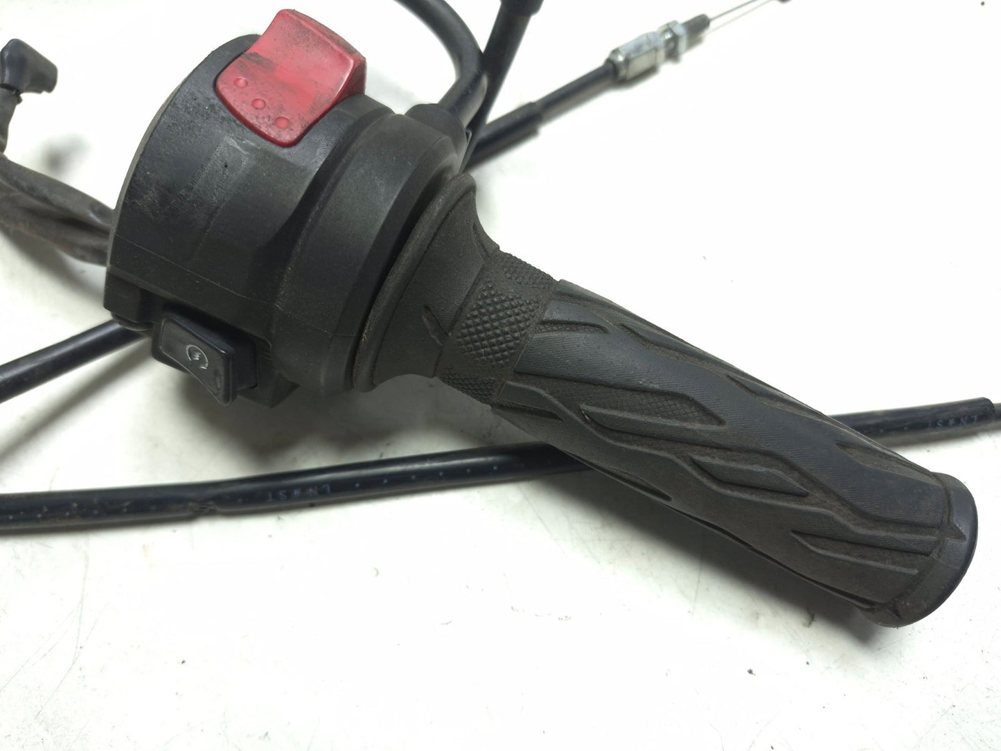 2015 Suzuki Gw250 Inazuma 250 Right Handlebar Switch W/ Throttle Cable Grip OEM
