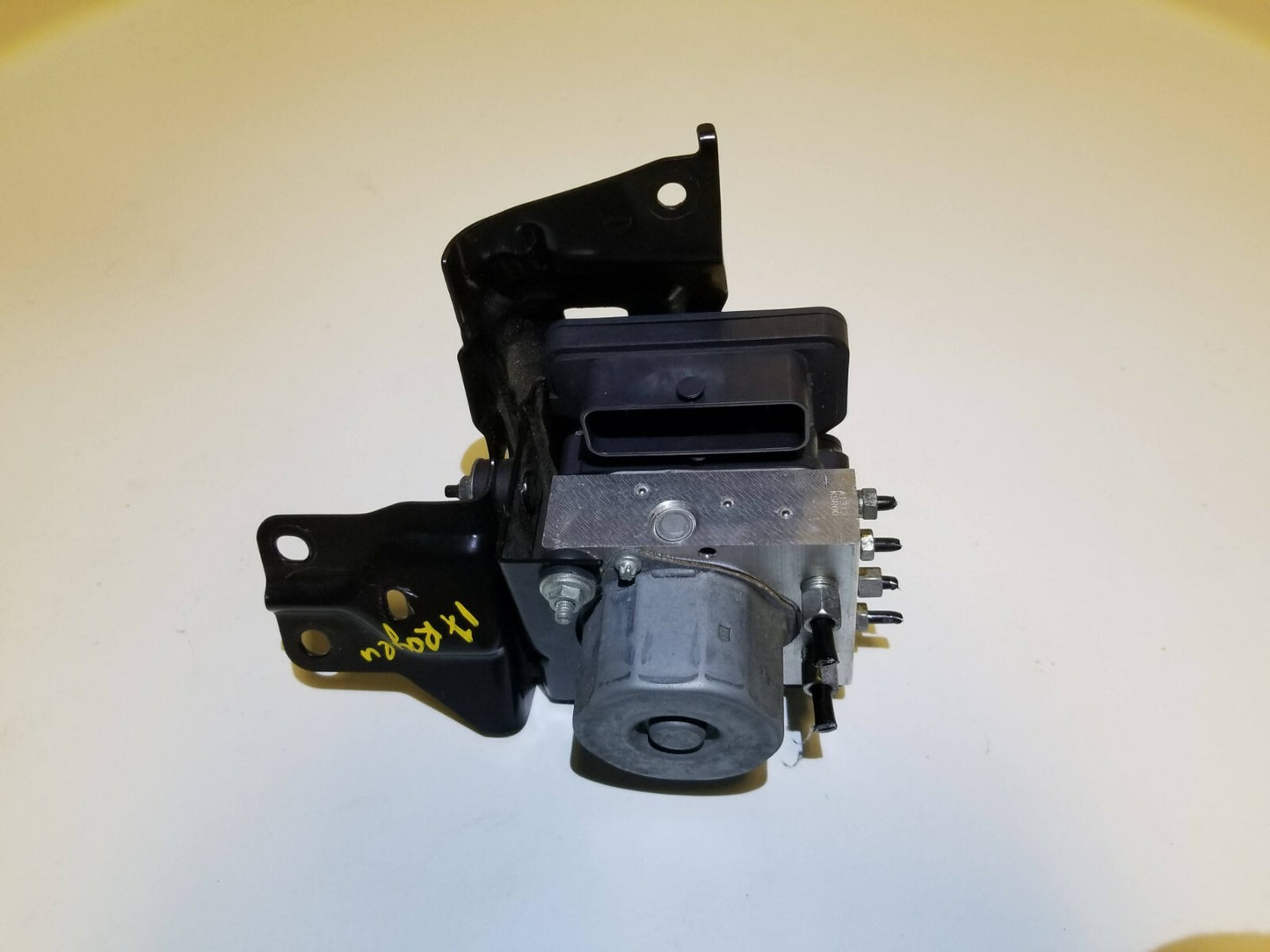 2017 Nissan Rogue ABS Anti Lock Brake Pump OEM