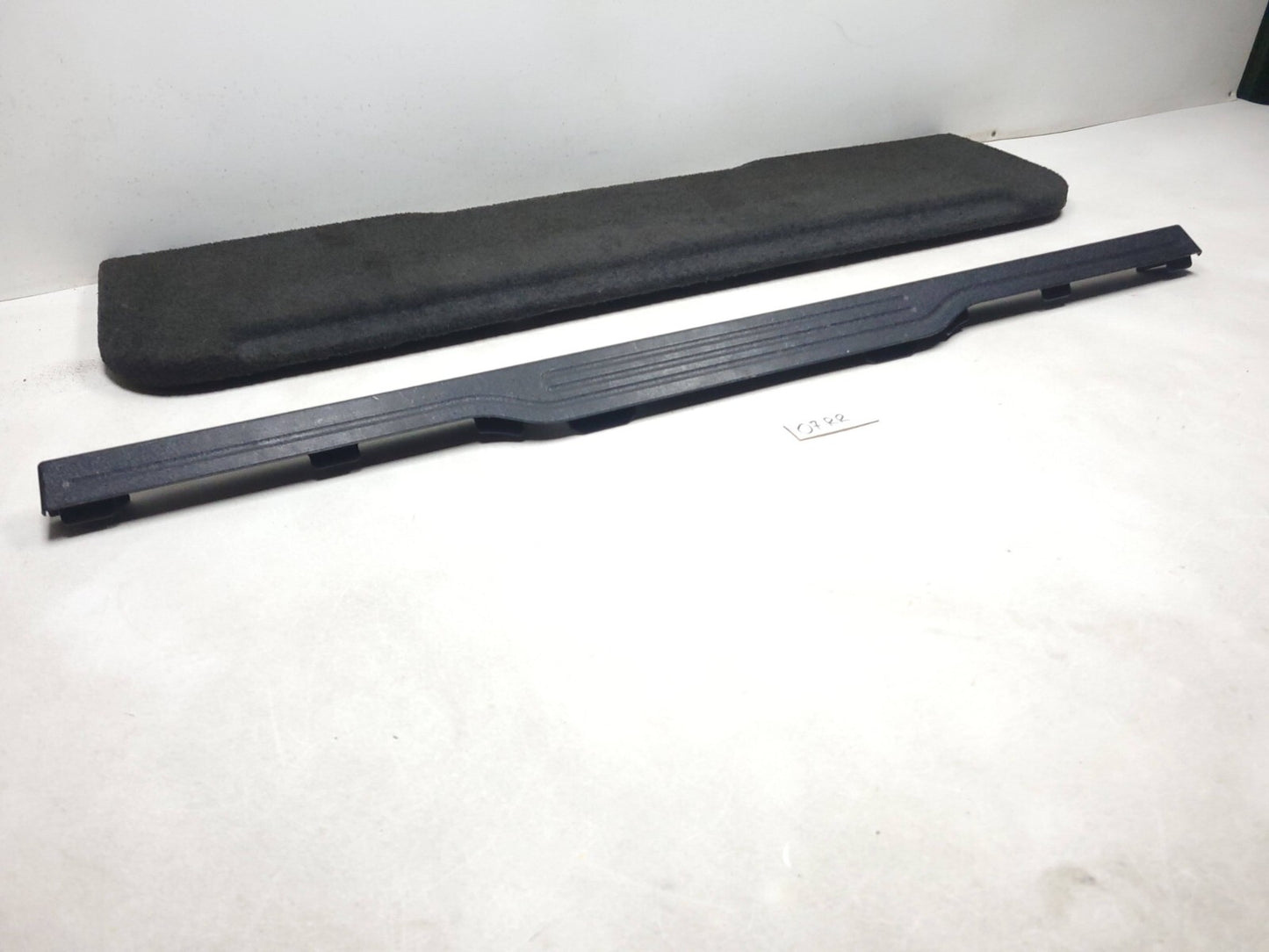 2007 Range Rover Trunk Lower Tailgate Trim Cover 2 Pcs OEM