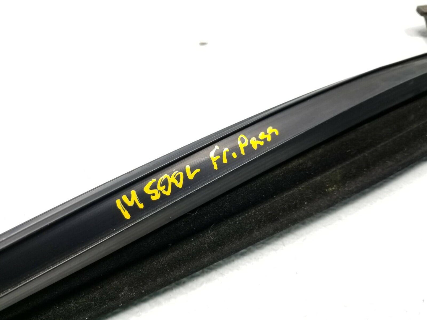 14-17 Fiat 500l Door Window Glass Weatherstrip Seal Front Passenger Right OEM