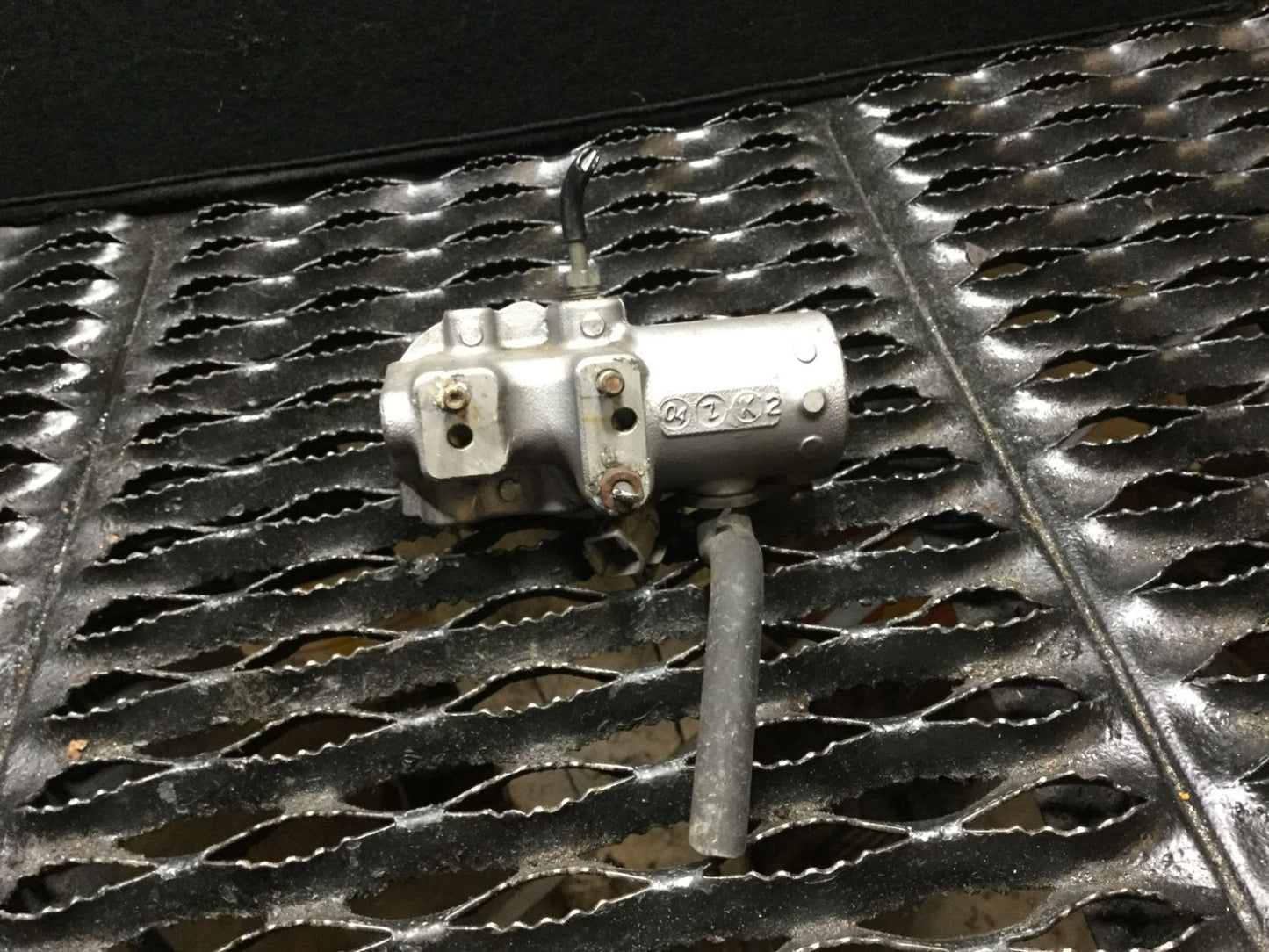 04 05 06 07 08 09 Toyota Prius Brake Master Cylinder Simulator Solenoid OEM