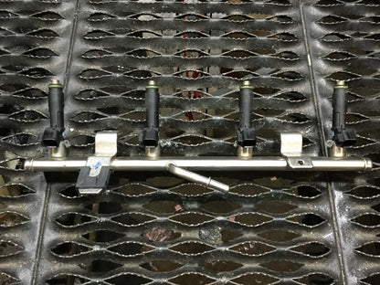 2015 Chrysler 200 Fuel Rail W/ Injector OEM