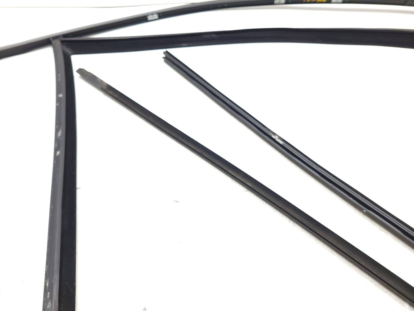 07-13 BMW E70 X5 Door Window Chanel Trim & Seal Front Passenger Side Rh 4pcs OEM