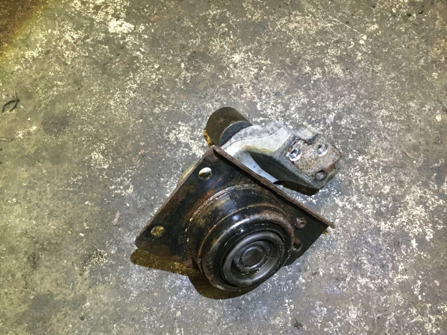 06 07 08 09 10 11 Kia Rio 1.6l Front Upper Engine Motor Mount OEM