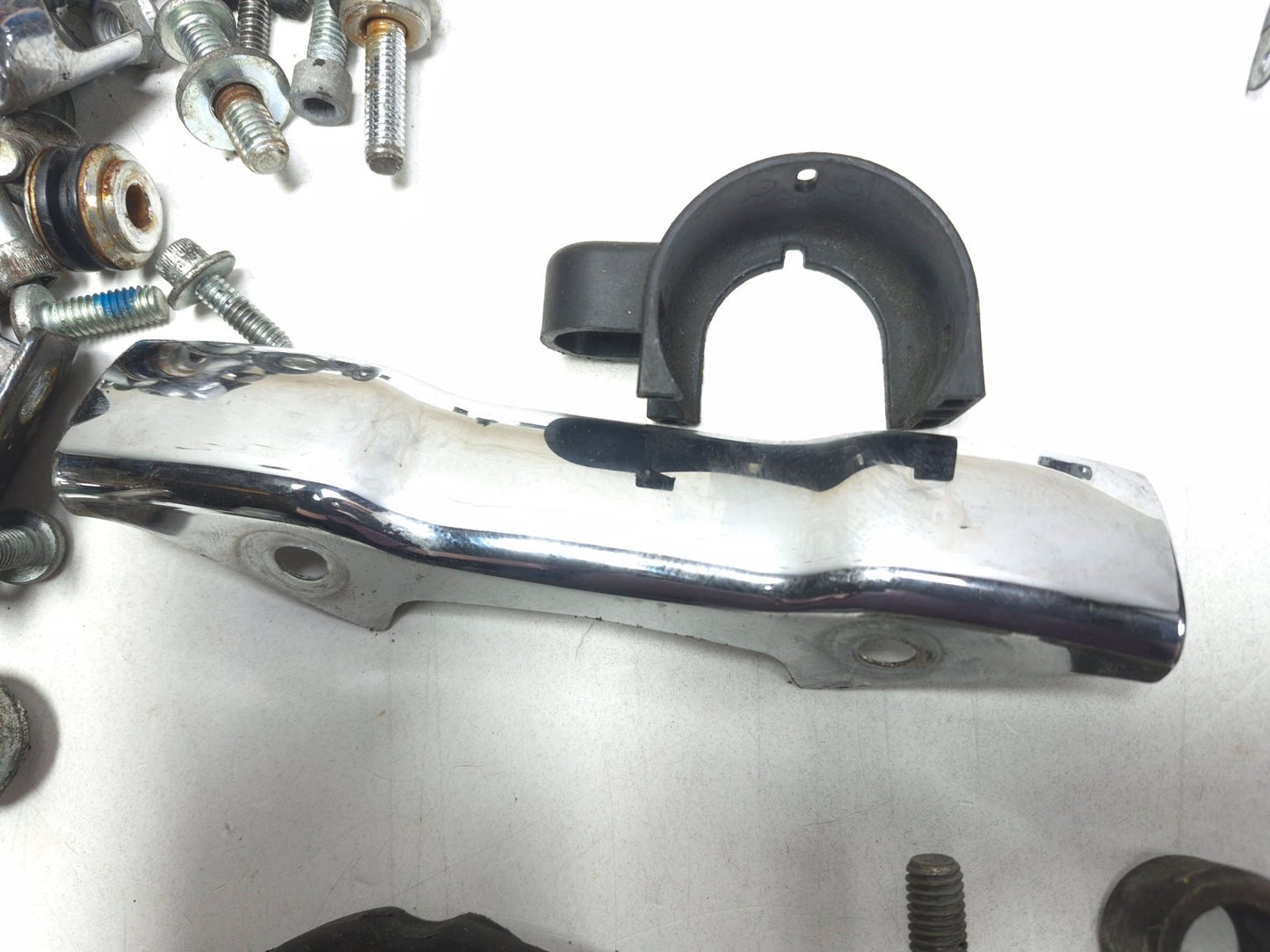 2004 Harley-davidson Sportster Xl883 Misc Bolt & Hardware Bracket OEM