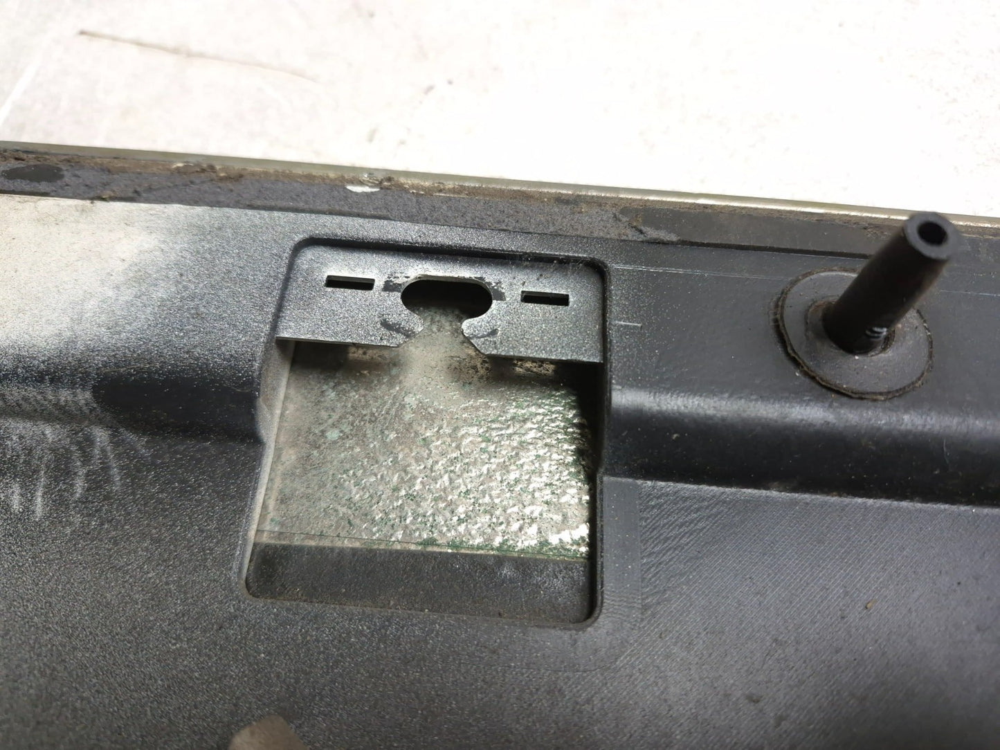 2008 Lincoln Navigator Rear Door Lower Molding Driver Side Left OEM