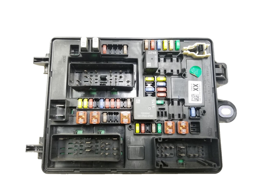 2010 - 2012 Cadillac SRX Fuse Box OEM