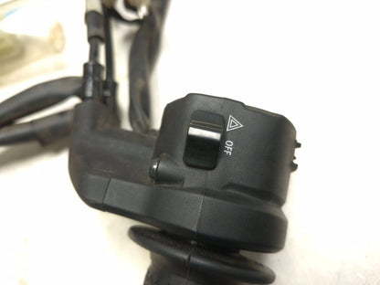 2024 Yamaha R3 Yzfr3 Right Handlebar Kill Switch & Throttle Grip OEM