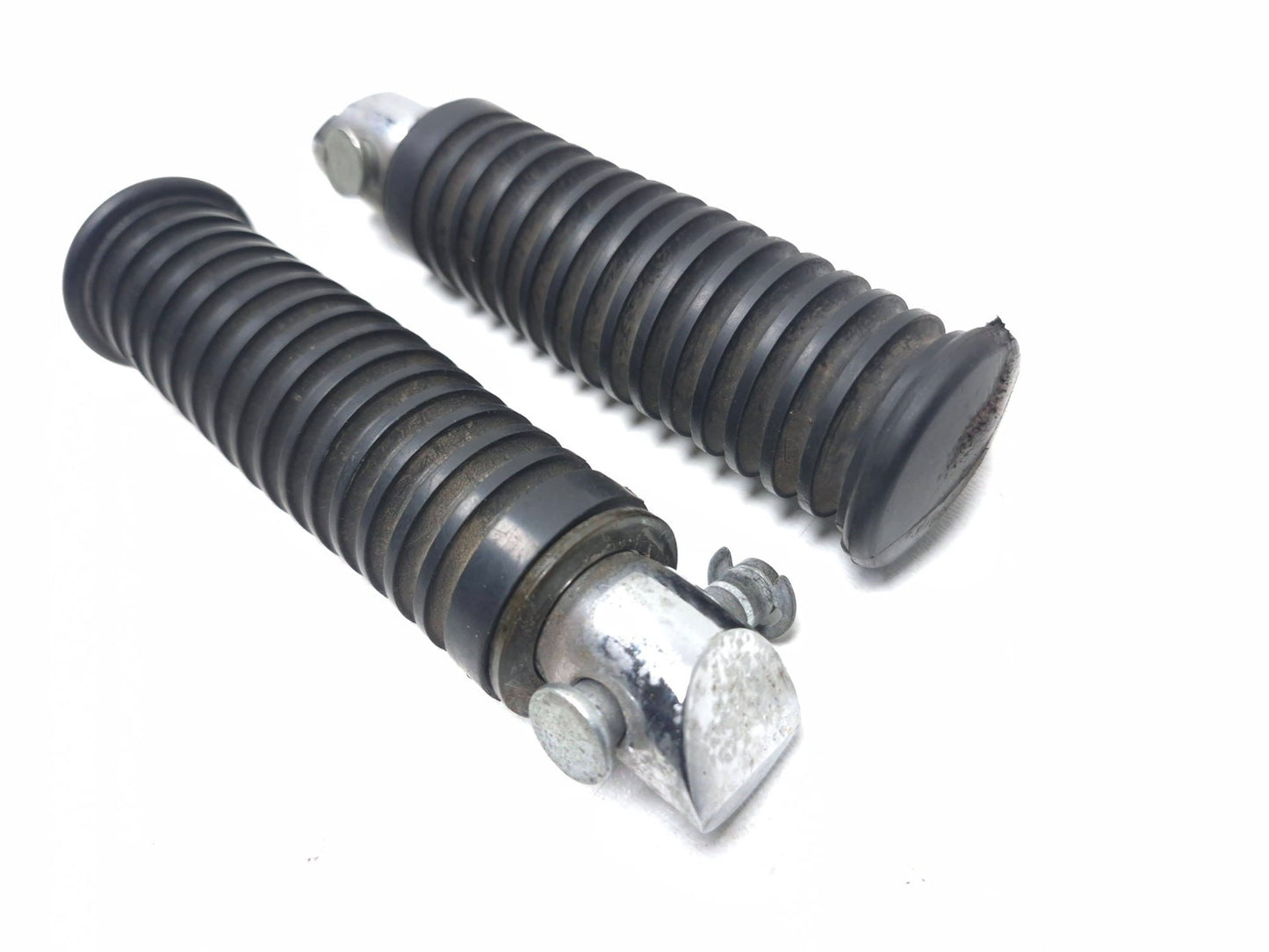 2004 Kawasaki Vulcan 800 Vn800 Foot Peg Rear Left & Right  OEM