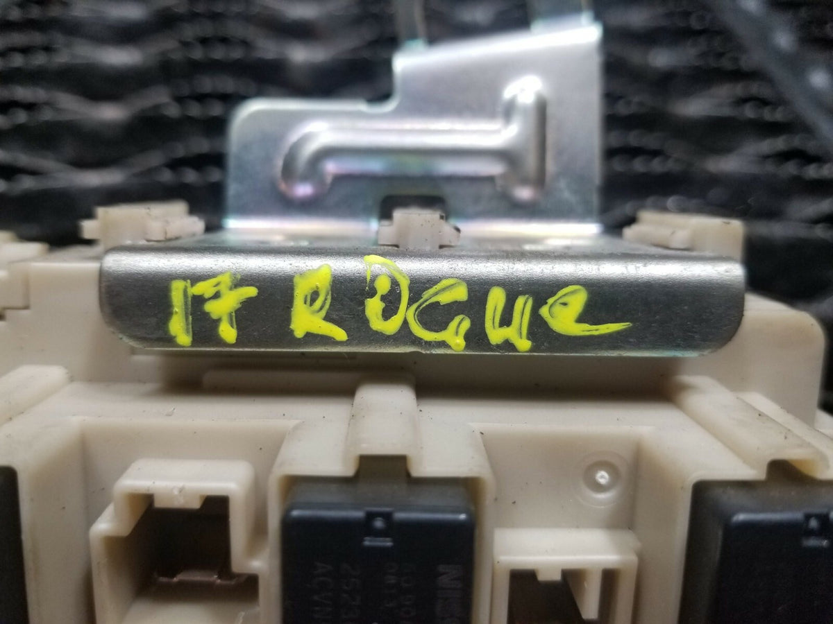 16 17 18 19 Nissan Rogue Dash Fuse Box OEM 33k