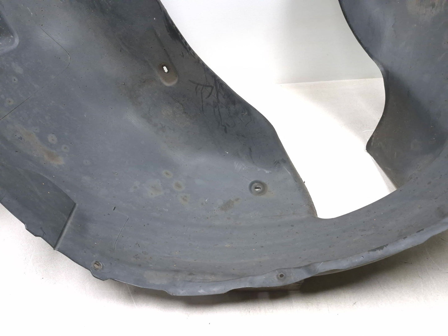 2011 Volkswagen Tiguan Front Left & Right Fender Liner Wheel Splash Shield OEM