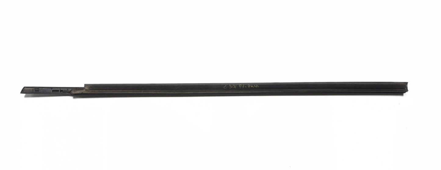 2011 Nissan Juke Front Door Window Belt & Weatherstrip Seal Passenger Rh OEM