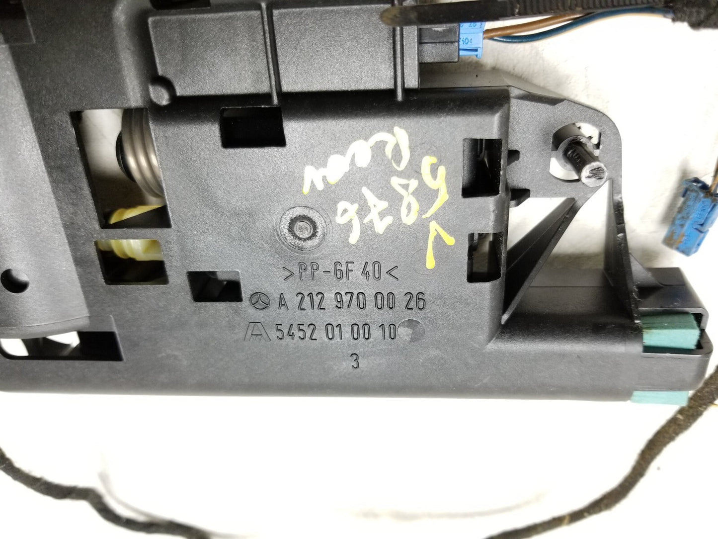 10-16 Mercedes W212 E350 Rear Seat Headrest Adjuster Motor Restrain 2pcs OEM