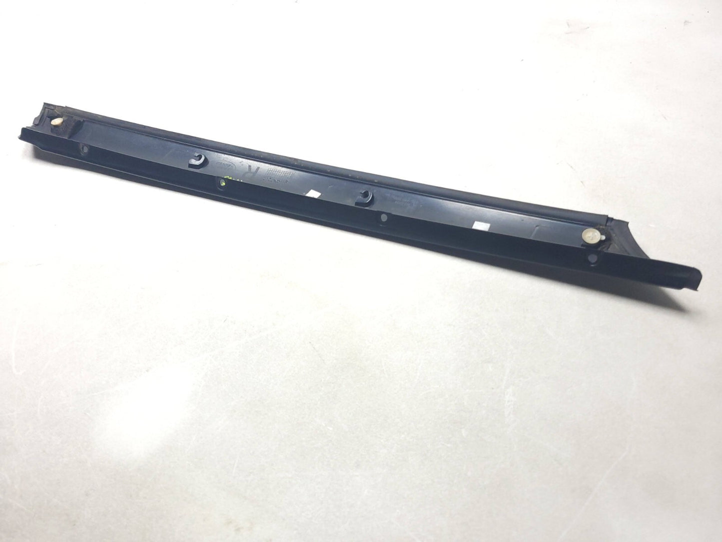 2007 Range Rover A Pillar Exterior Windshield Molding Passenger Side Right OEM