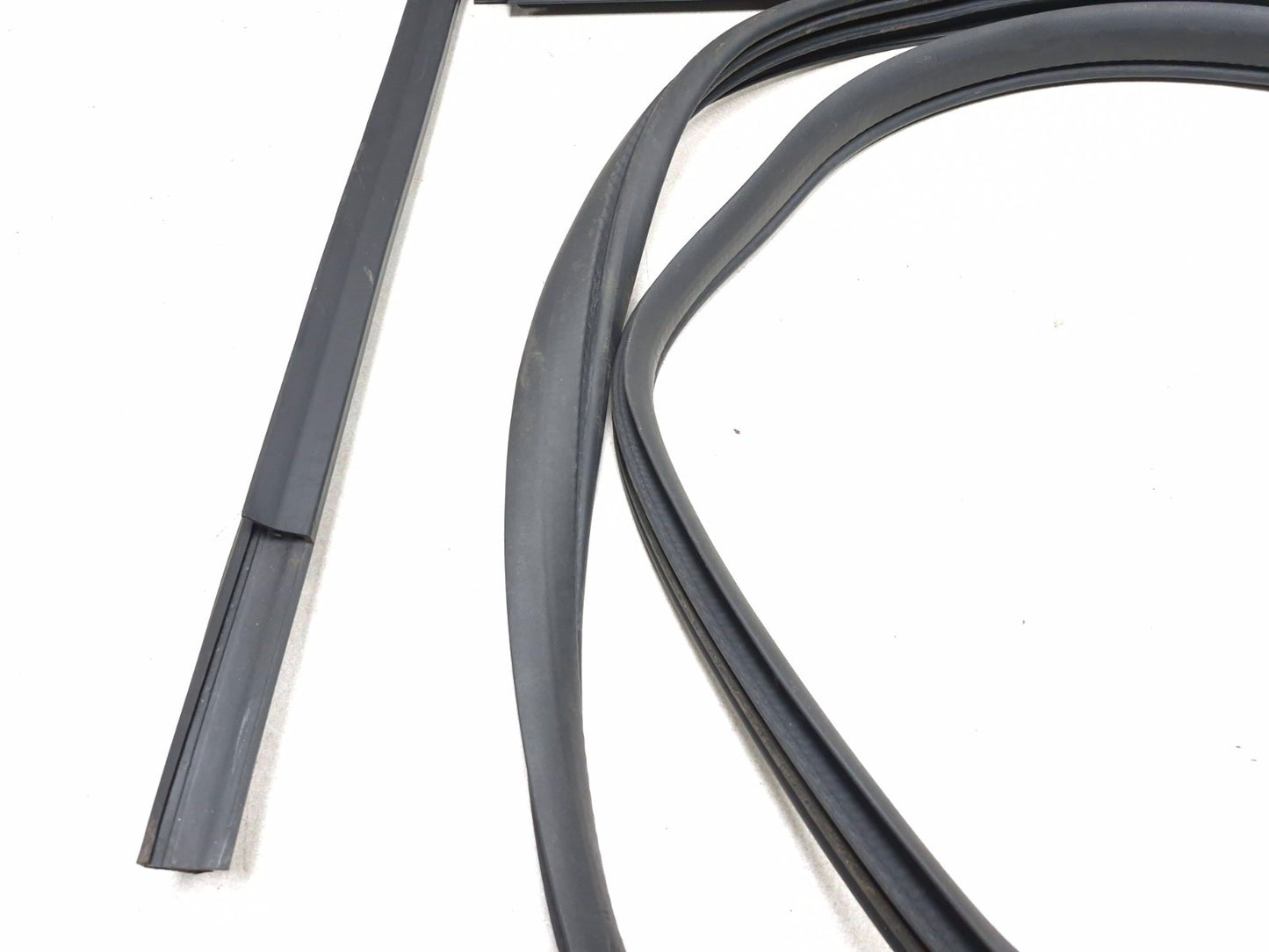 2013 Dodge Grand Caravan Rear Door Weatherstrip Seal Right Passenger Side Oem✅
