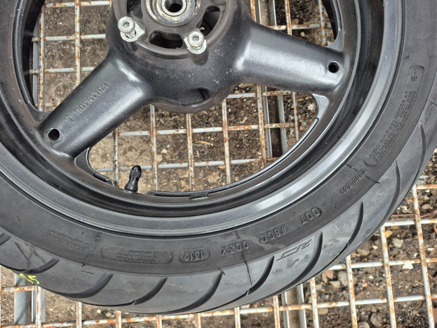 2001 Suzuki Gsx 750f Katana  Rear & Front Wheel W/ Tire Pair R 17 OEM