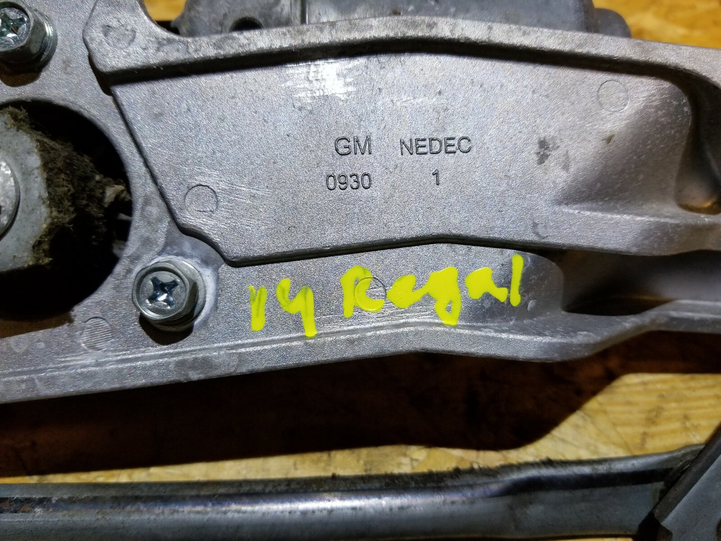 2014 Buick Regal Windshield Wiper Motor W/ Linkage OEM