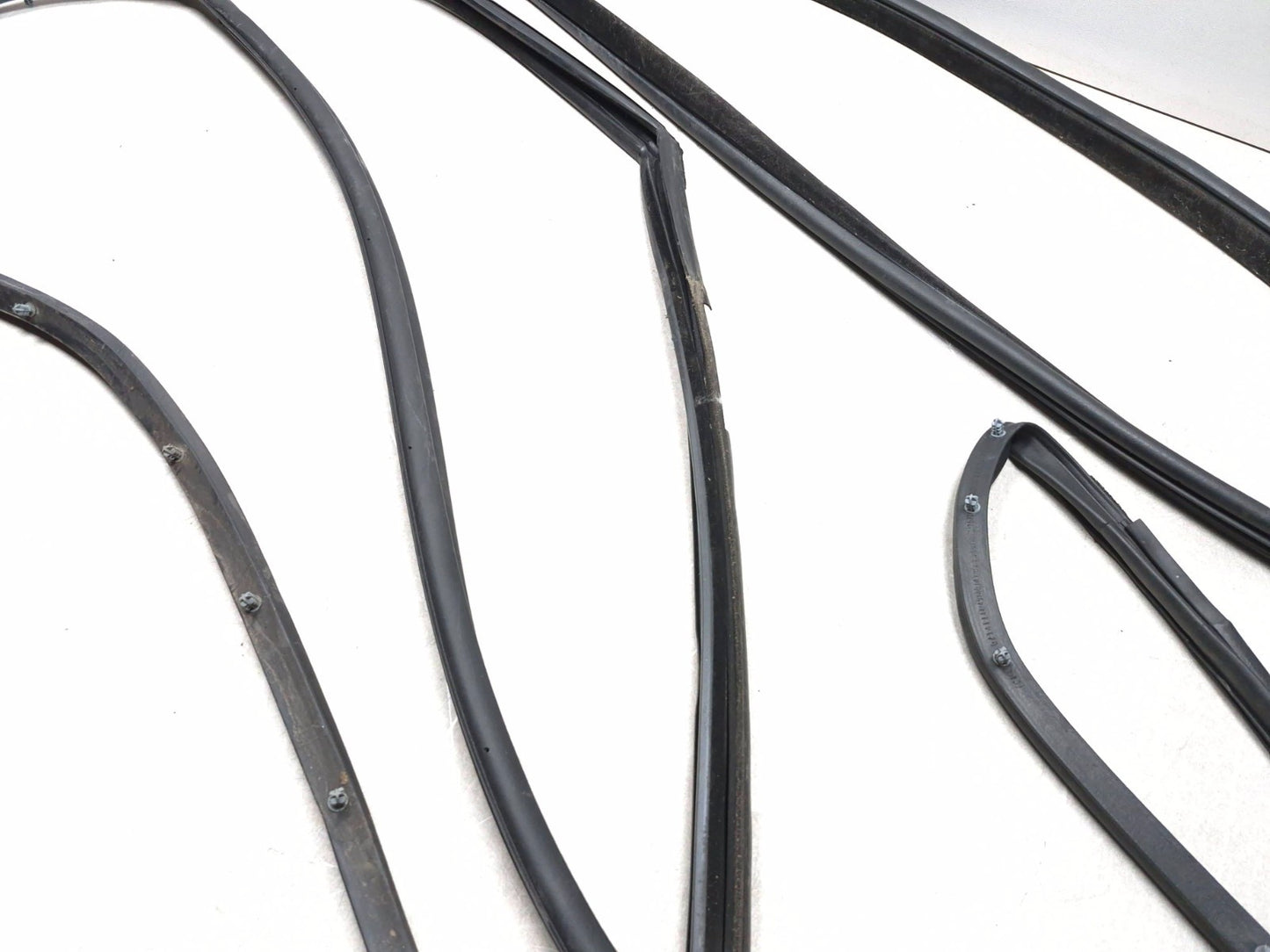 2018 Chrysler 300 Front Right Passenger Door Weatherstrip Seal 3pcs OEM