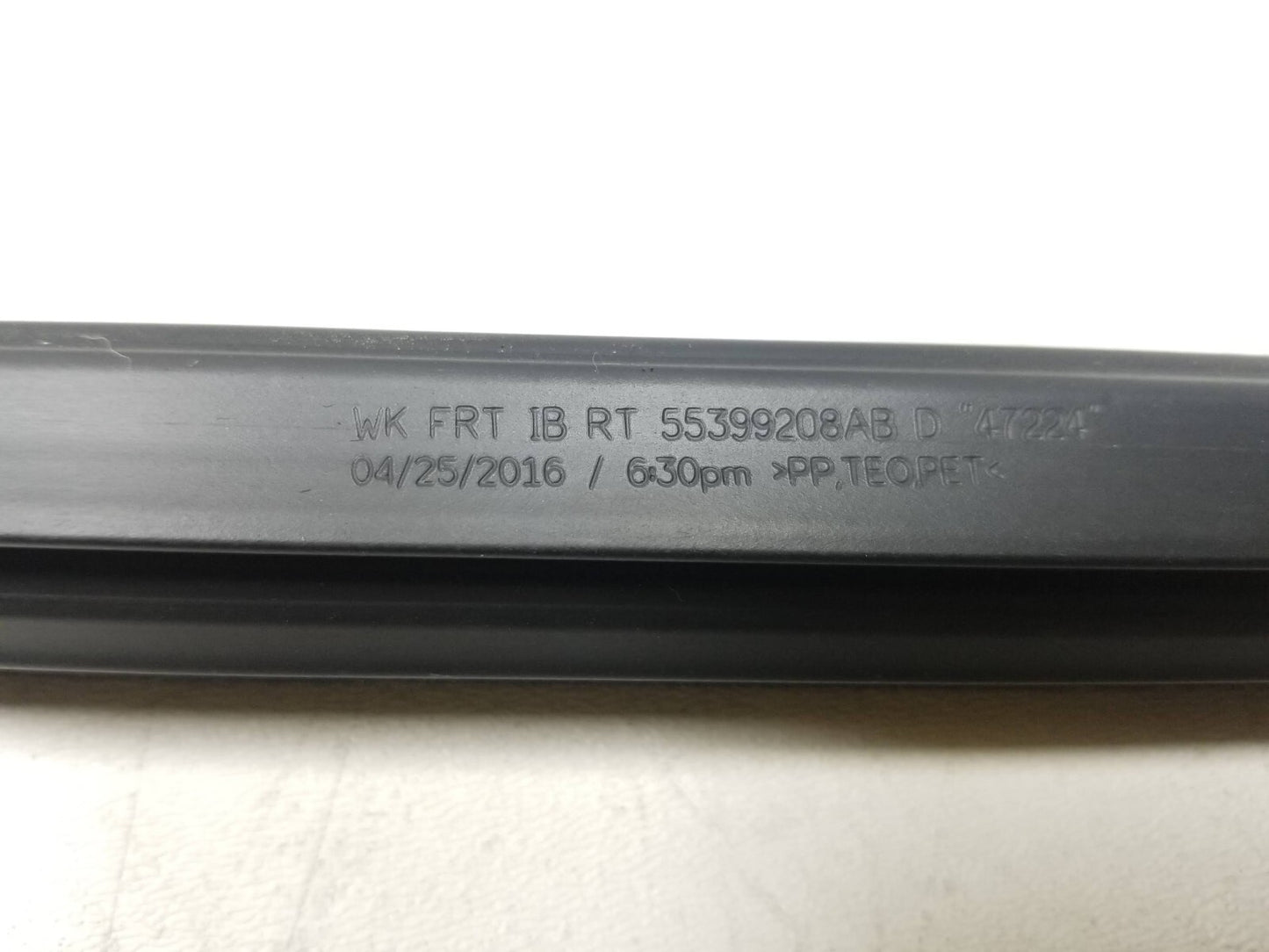 2016 Dodge Durango Front Door Window Belt Seal Passenger Side Right OEM