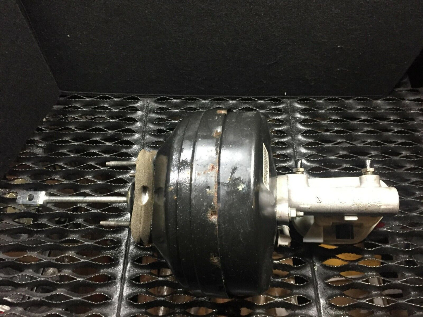 09 10 11 12 Lincoln MKS Power Brake Booster W/ Master Cylinder OEM D40