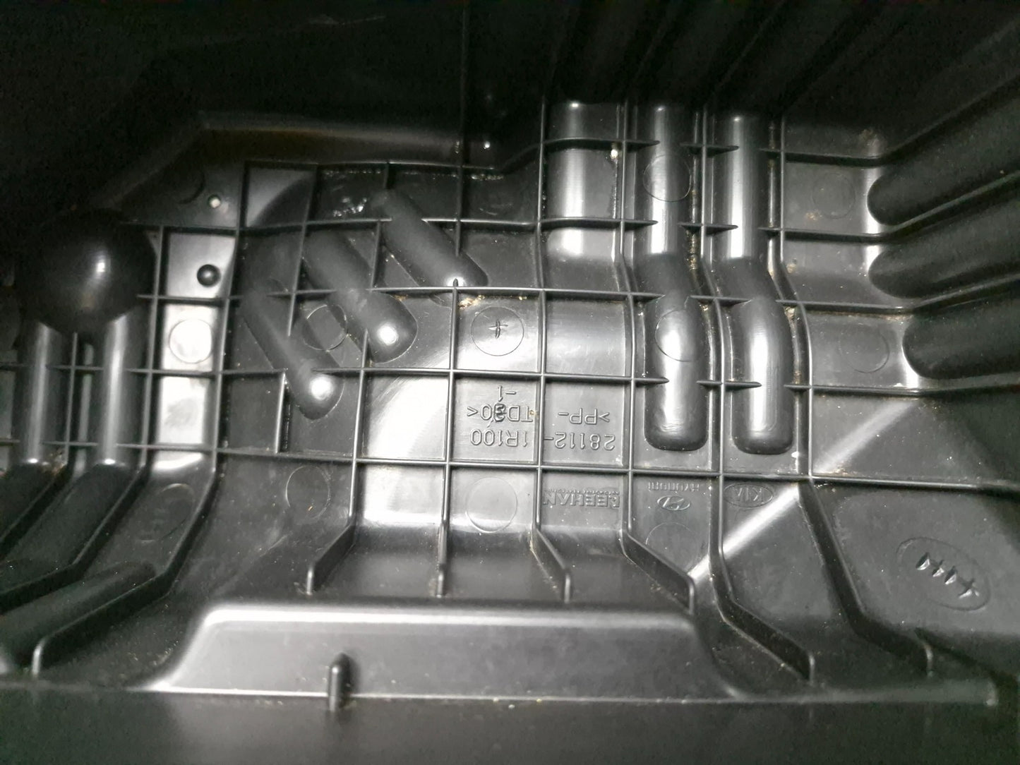 2014 Hyundai Accent Air Cleaner Box Filter Assembly OEM