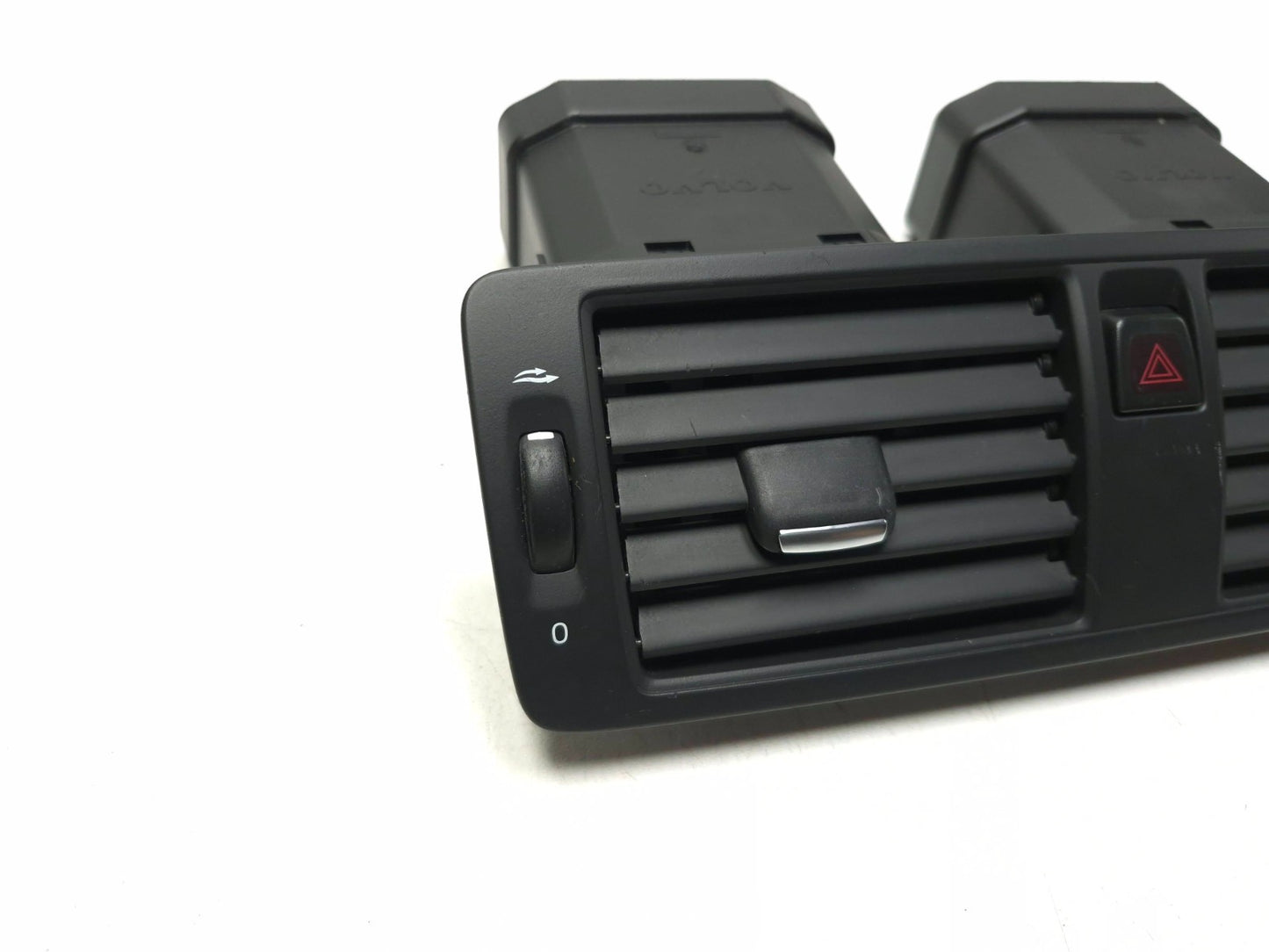 2012 Volvo C30 Dash Center Air Vent 1057110 OEM