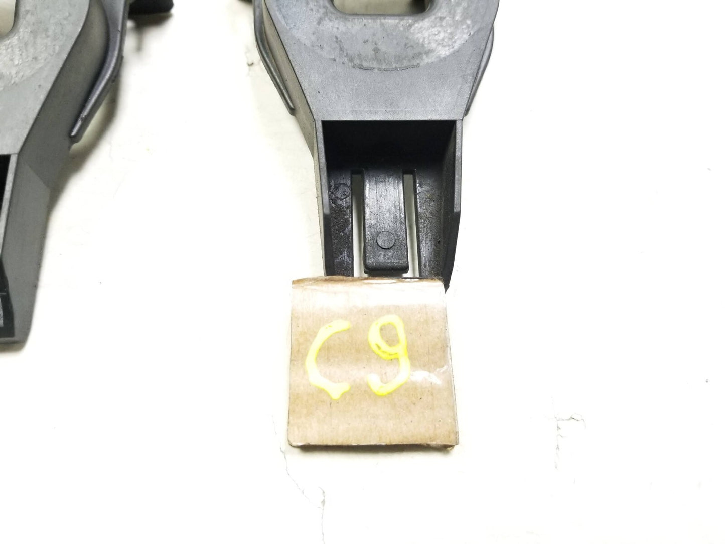 2009 - 2012 Audi Q5 Radiator Mount Bracket 3.2l OEM ✅